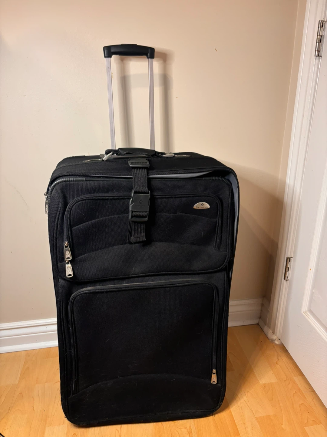 Samsonite Rolling Suitcase – Soft-Shell, Expandable 🧡
