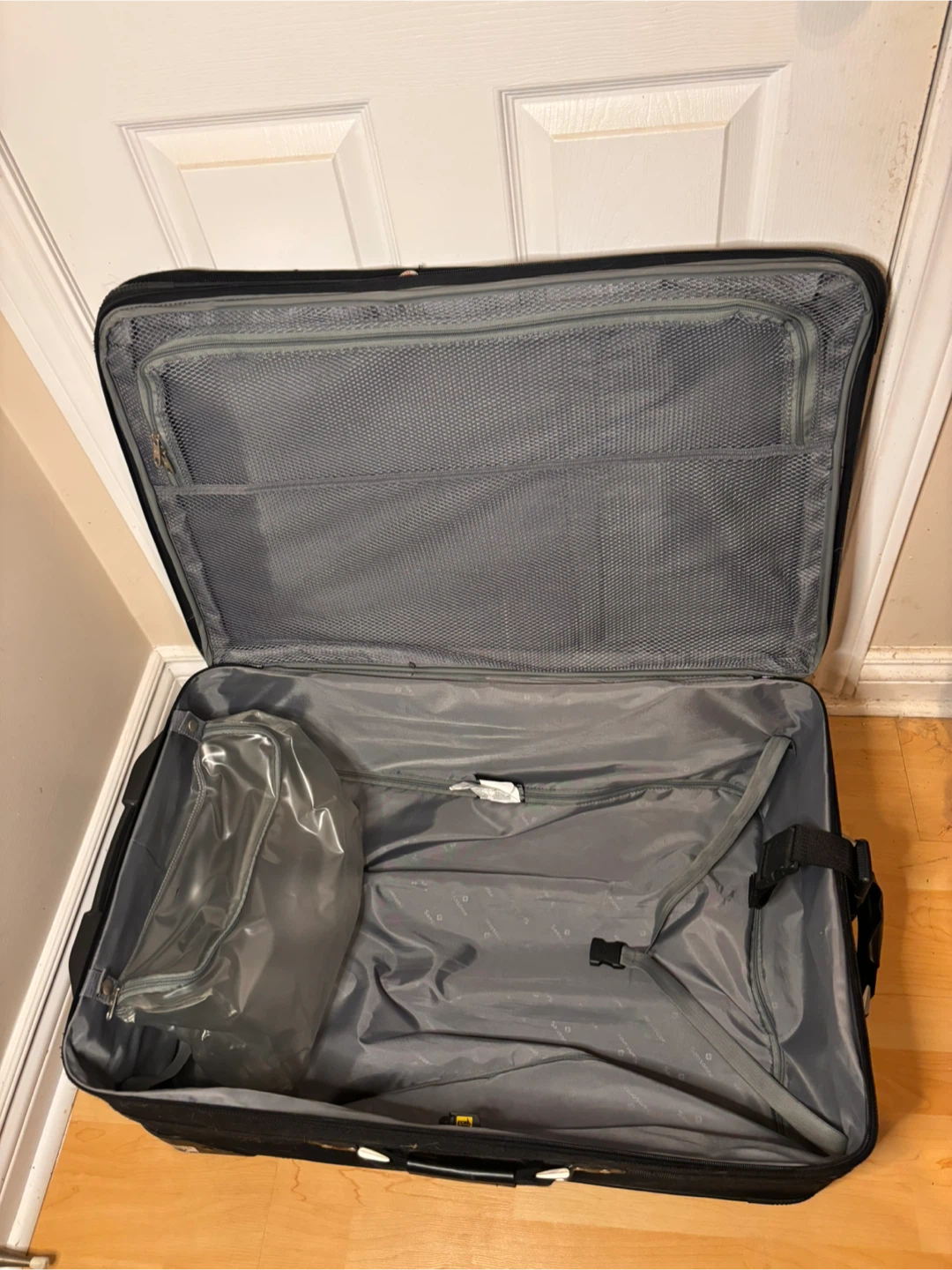 Samsonite Rolling Suitcase – Soft-Shell, Expandable 🧡 - photo 5