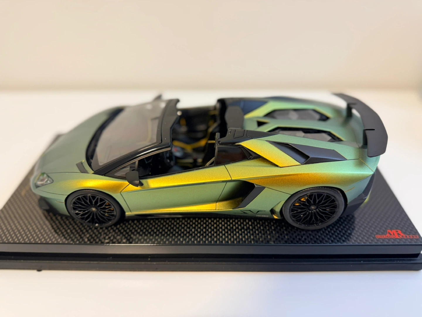 For Sale – Brand New Lamborghini Aventador SV Roadster 1:18 - photo 4
