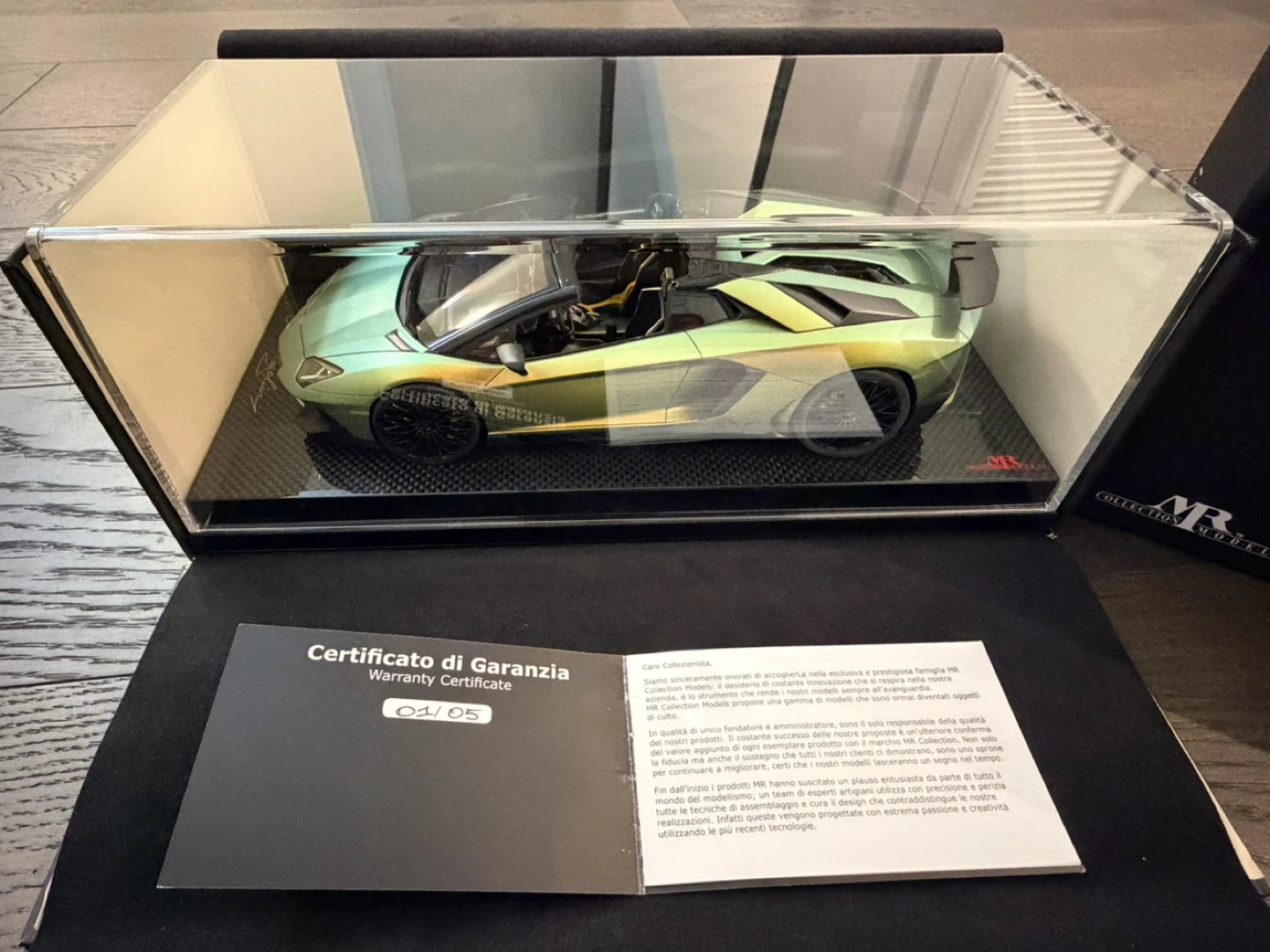 For Sale – Brand New Lamborghini Aventador SV Roadster 1:18 - photo 2