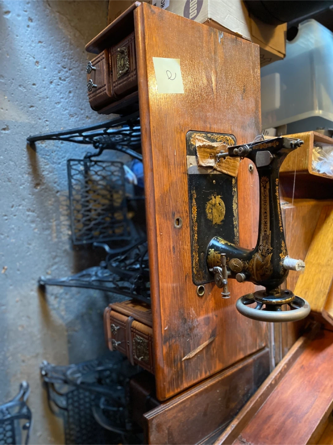 Antique Singer Sewing Machine with Table - photo 2