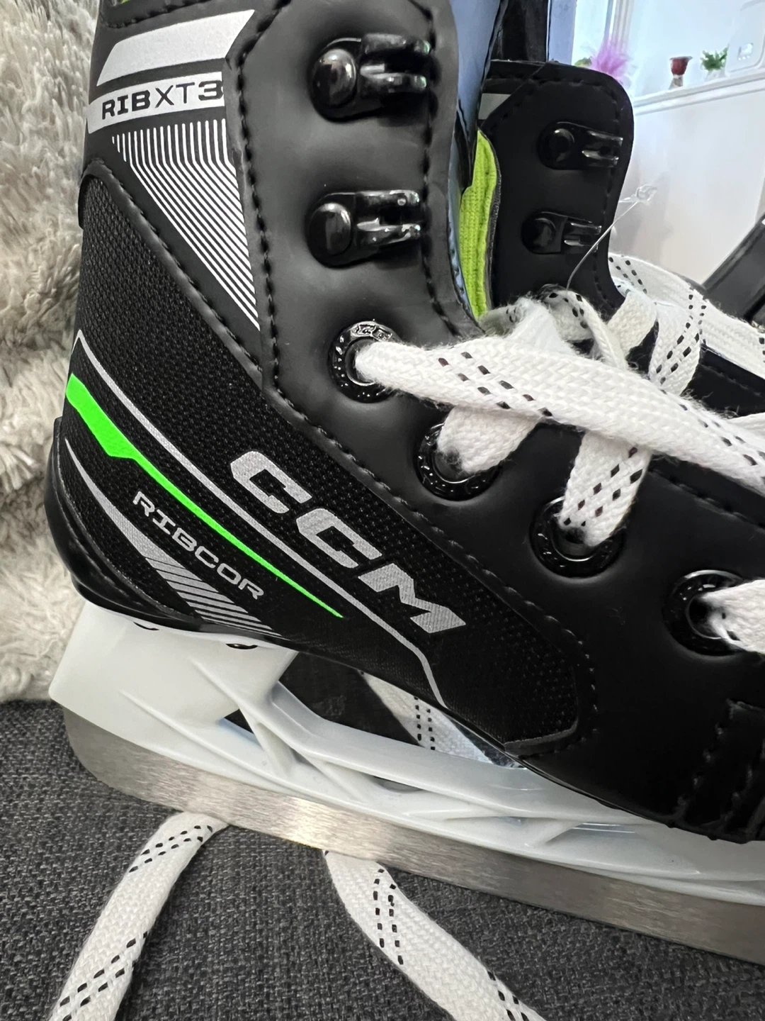 Kids-Ice Skates CCM Ribcor size 8