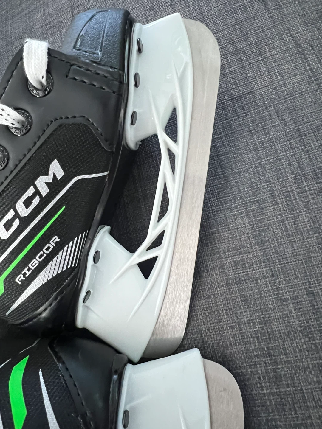 Kids-Ice Skates CCM Ribcor size 8 - photo 5