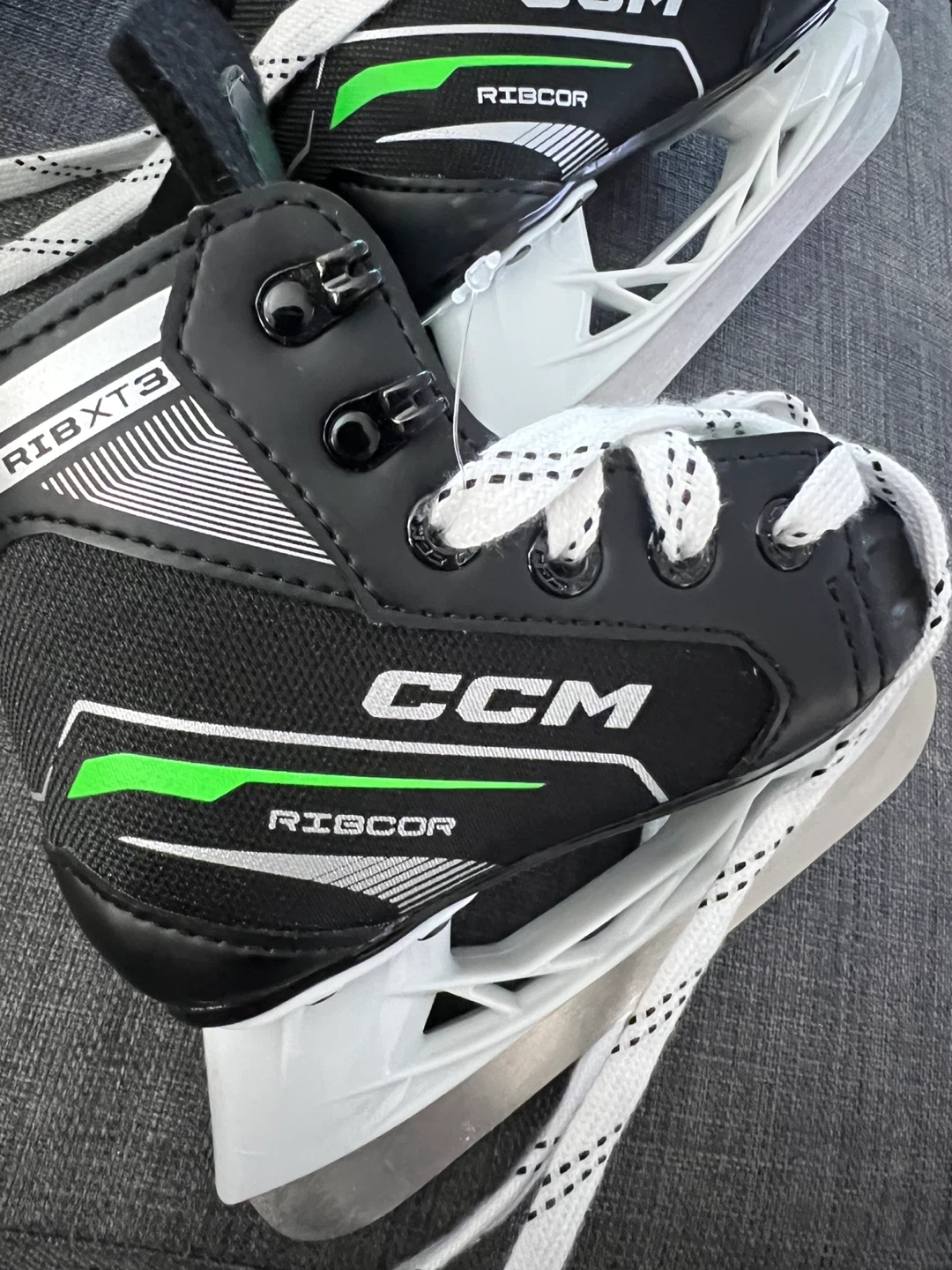 Kids-Ice Skates CCM Ribcor size 8 - photo 4