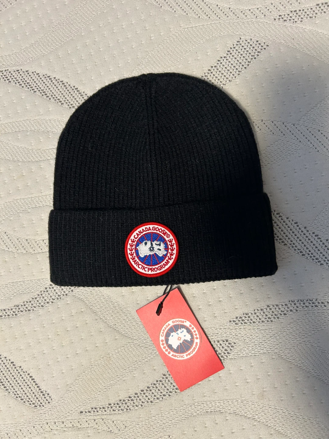 Canada Goose Black beanie - photo 2