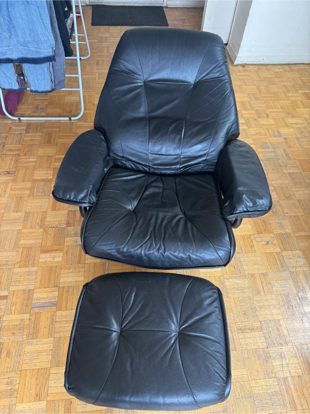 Black Leather Swivel Chair with Ottoman - photo 3