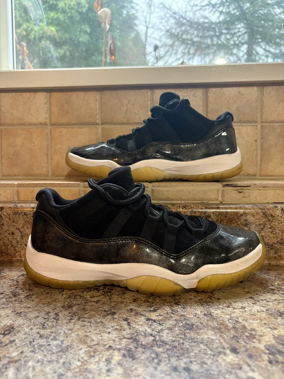 Air Jordan 11 Retro Black/White