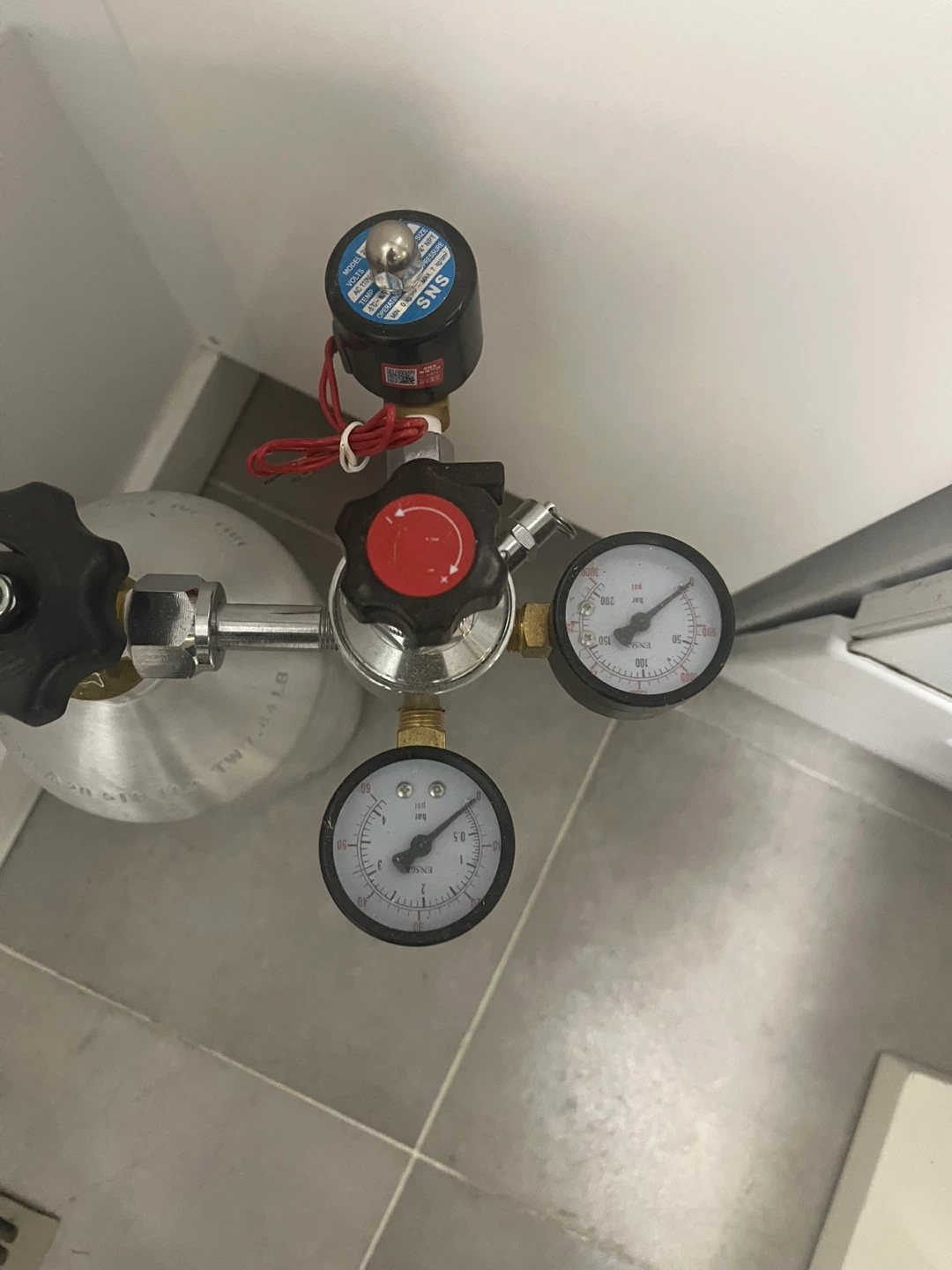 CO2 Tank with Regulator - photo 2