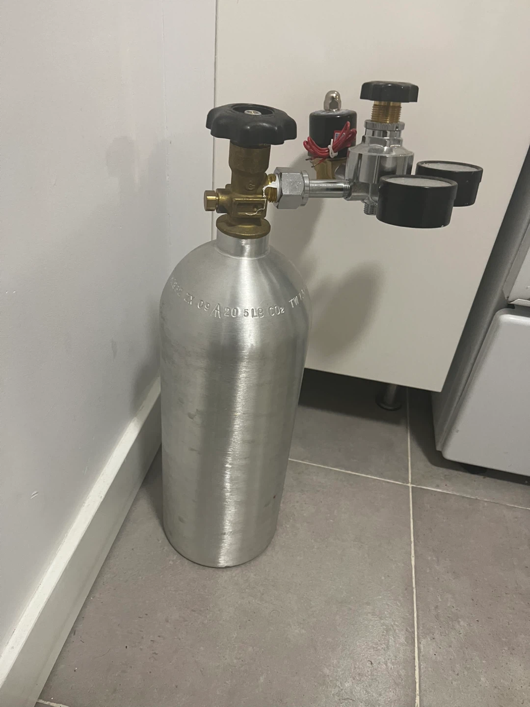 CO2 Tank with Regulator
