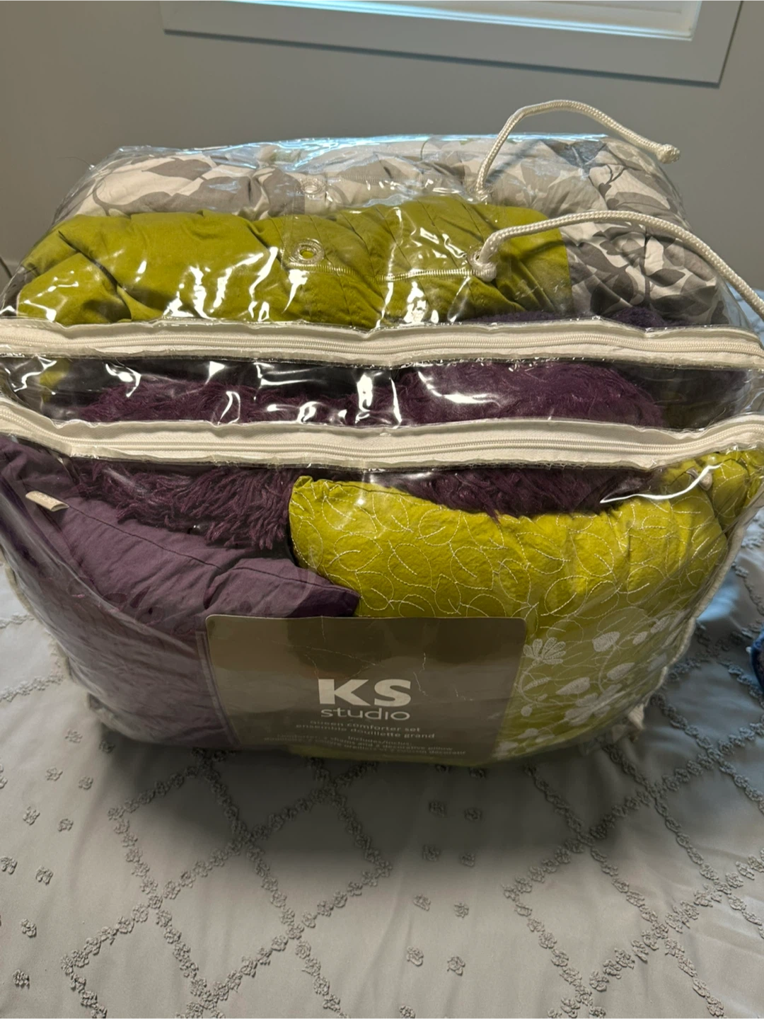 KS Studio Queen Comforter Set