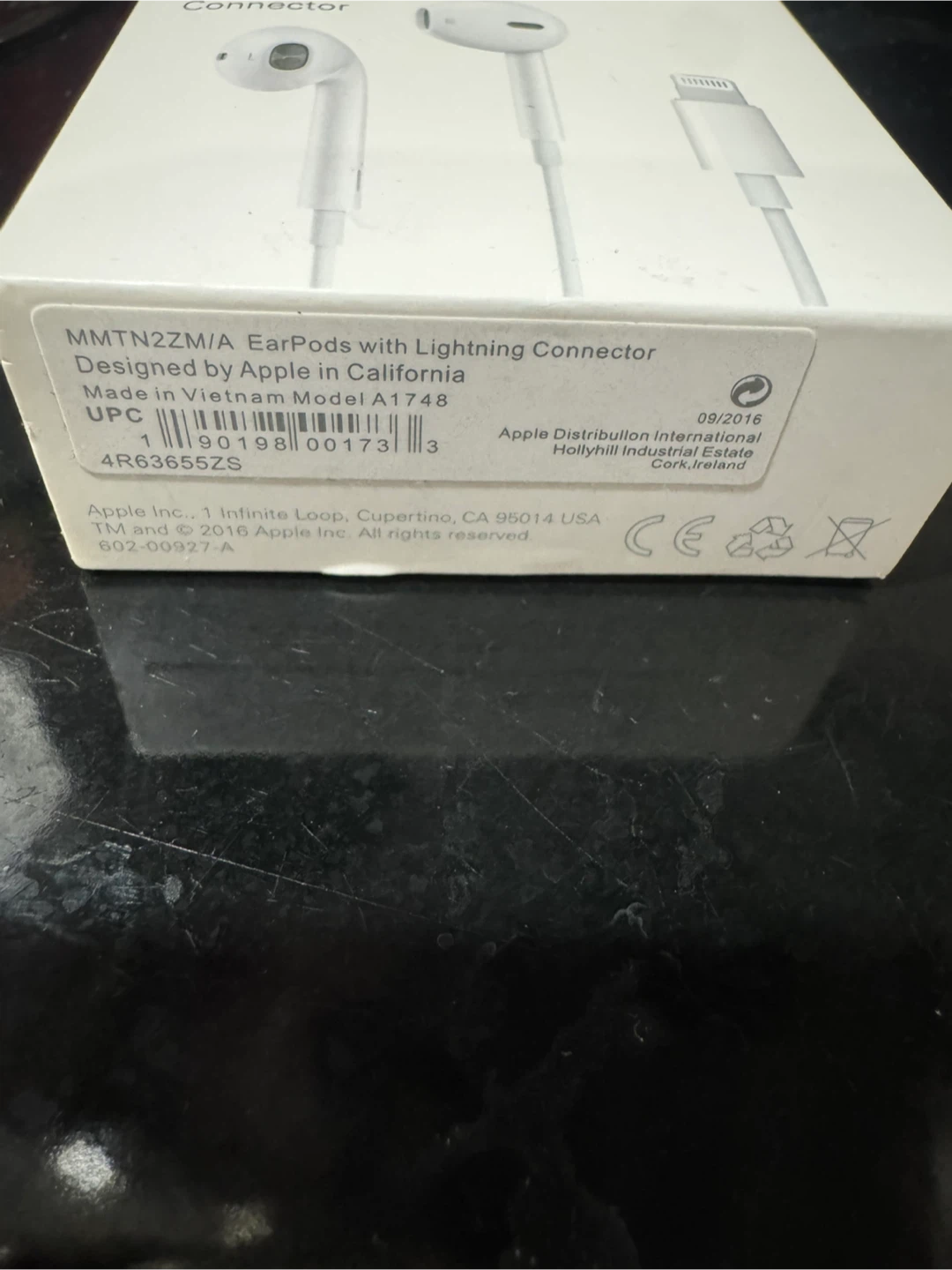 Apple EarPods with Lightning Connector - New - photo 2