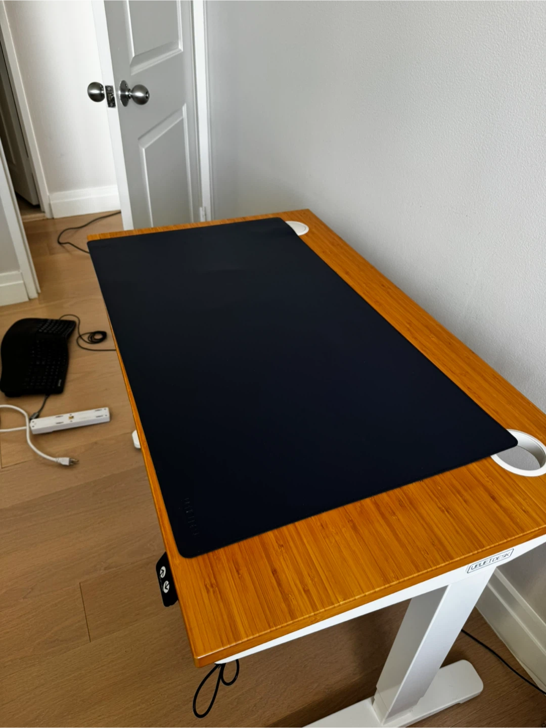 Uplift Standing Desk - 42”