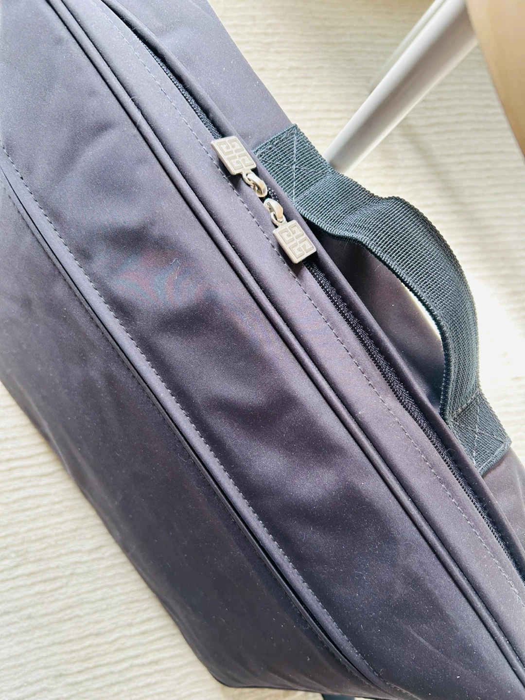 NEW GEVENCHY Parfums Crossbody Laptop Bag (up to 17.1”) - photo 3
