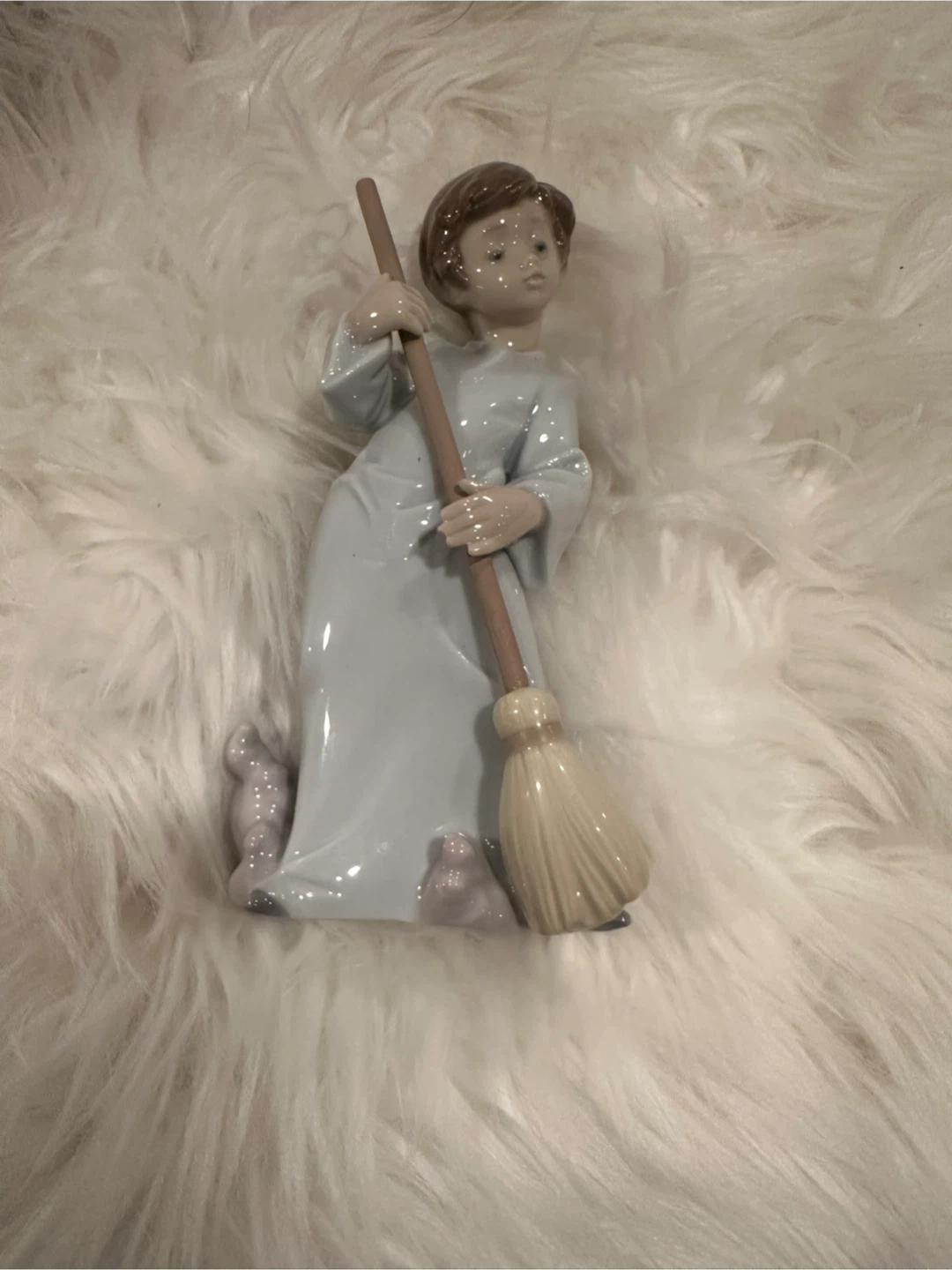 Lladró "Little Sweeper" Figurine - photo 5