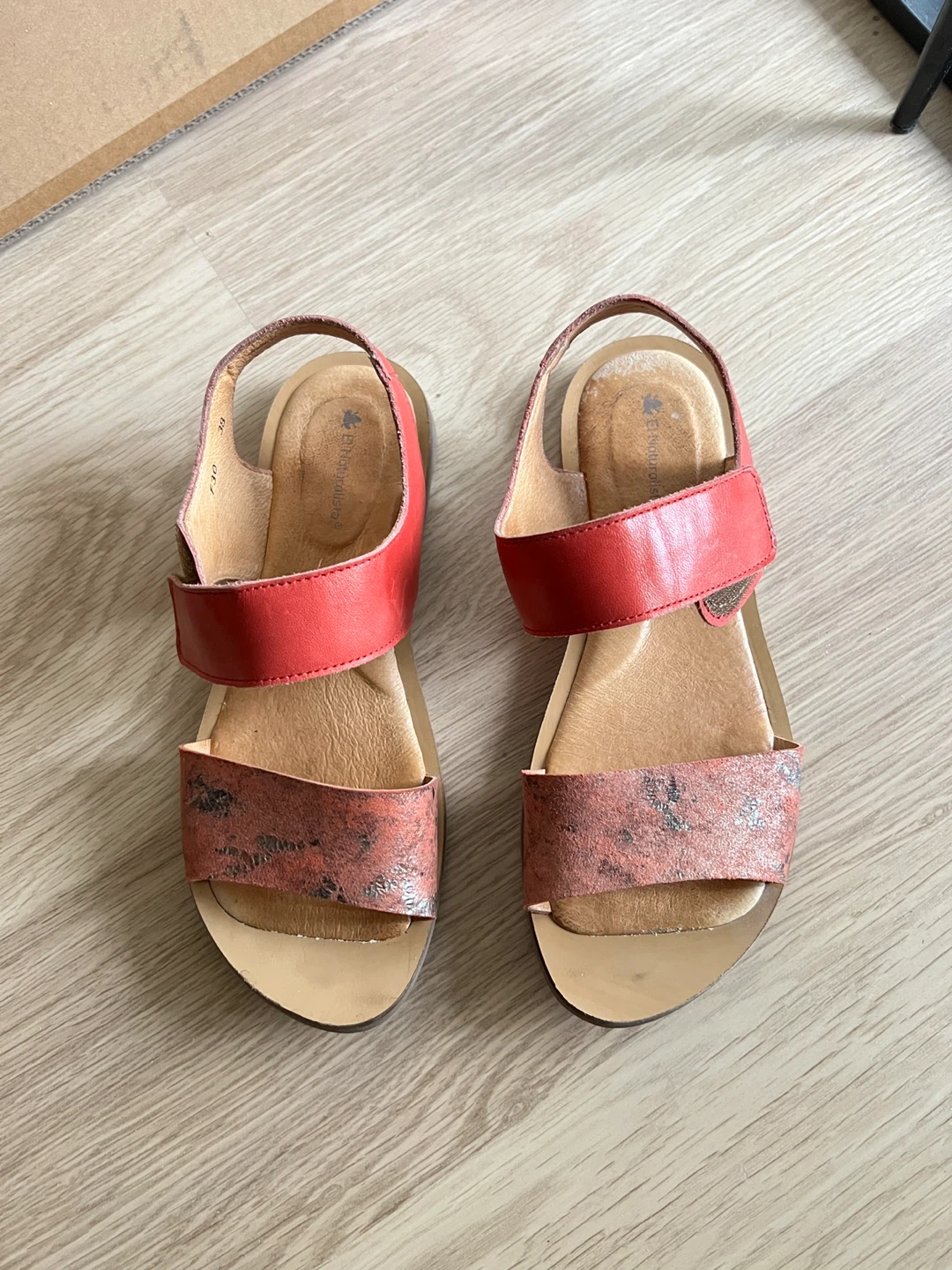 El Naturalista Red Leather Sandals - photo 2