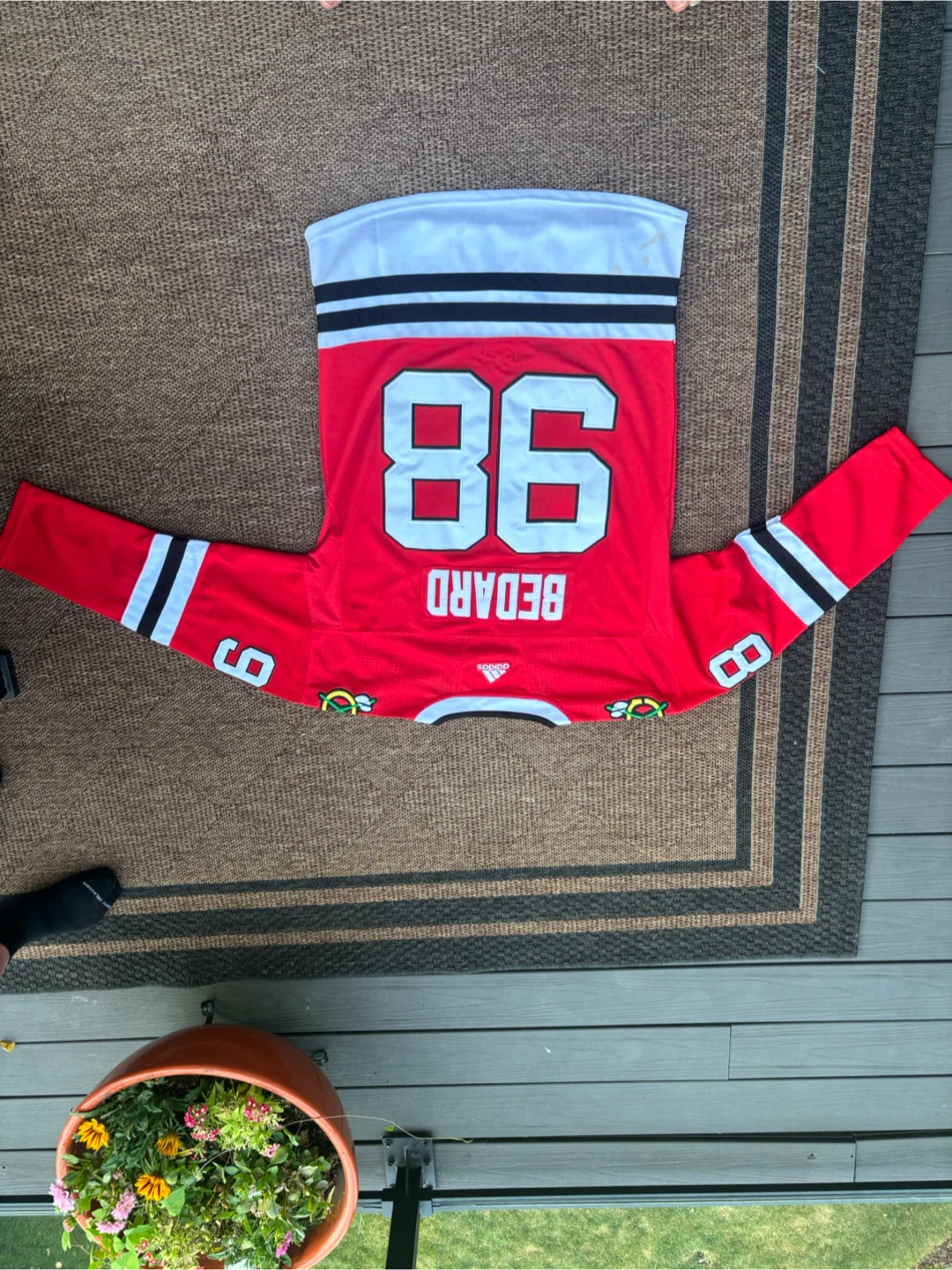 Adidas Bedard #98 Chicago Blackhawks Jersey- Never worn - photo 4