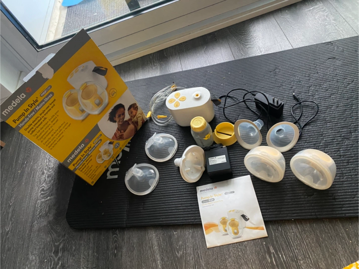 Medela electric Breast Pump and Manual breast pump - photo 2