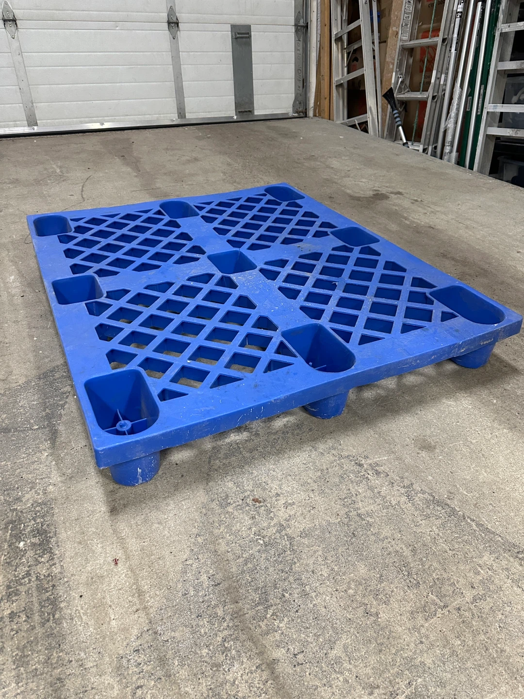 Heavy Duty Blue Plastic Pallet 47” x 39” Industrial Warehouse