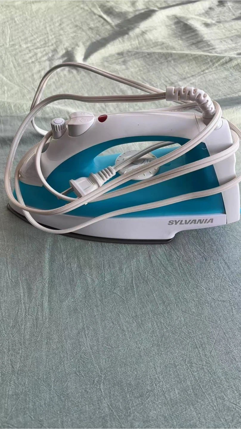 Sylvania Nonstick Steam Iron