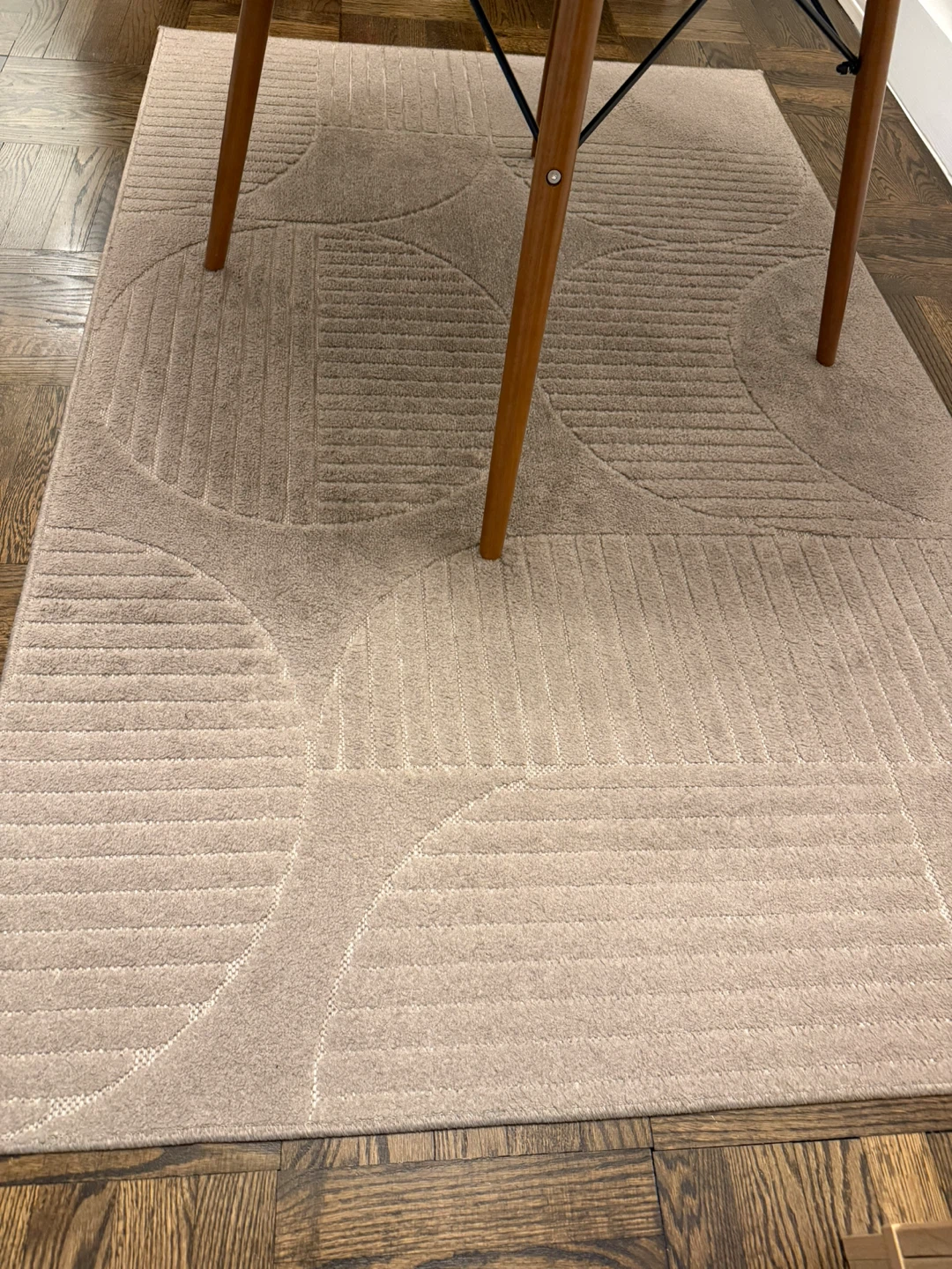 GREAT CONDITION! 4x6 Taupe/Beige Rug with Geometric pattern - photo 2