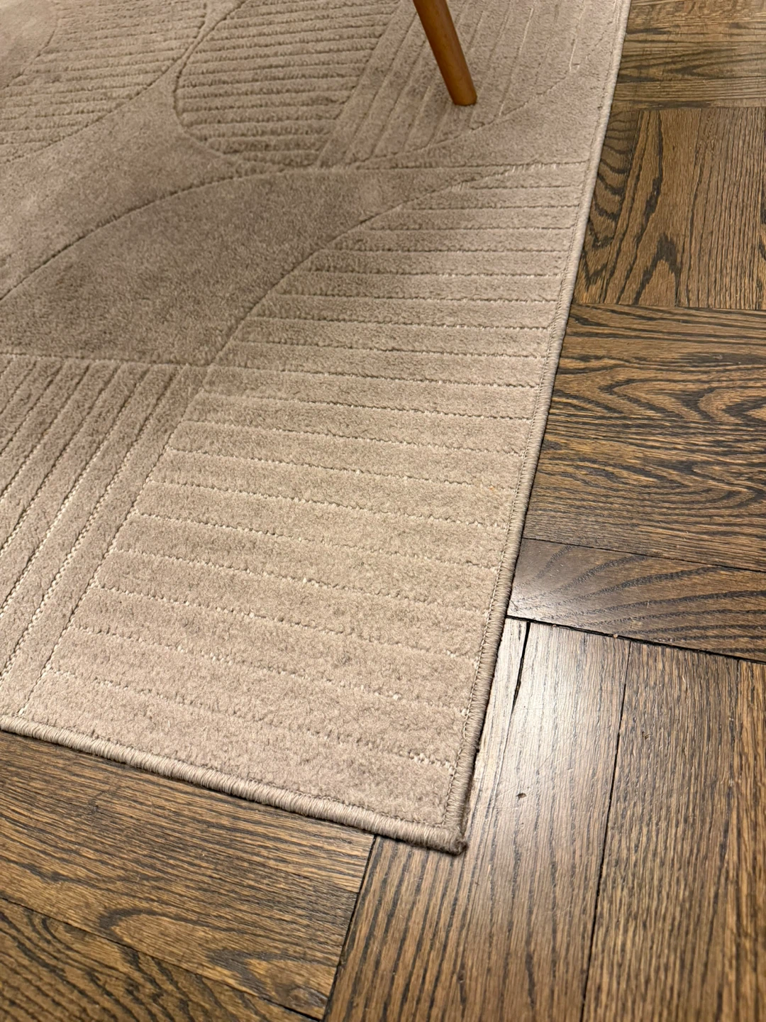 GREAT CONDITION! 4x6 Taupe/Beige Rug with Geometric pattern - photo 3