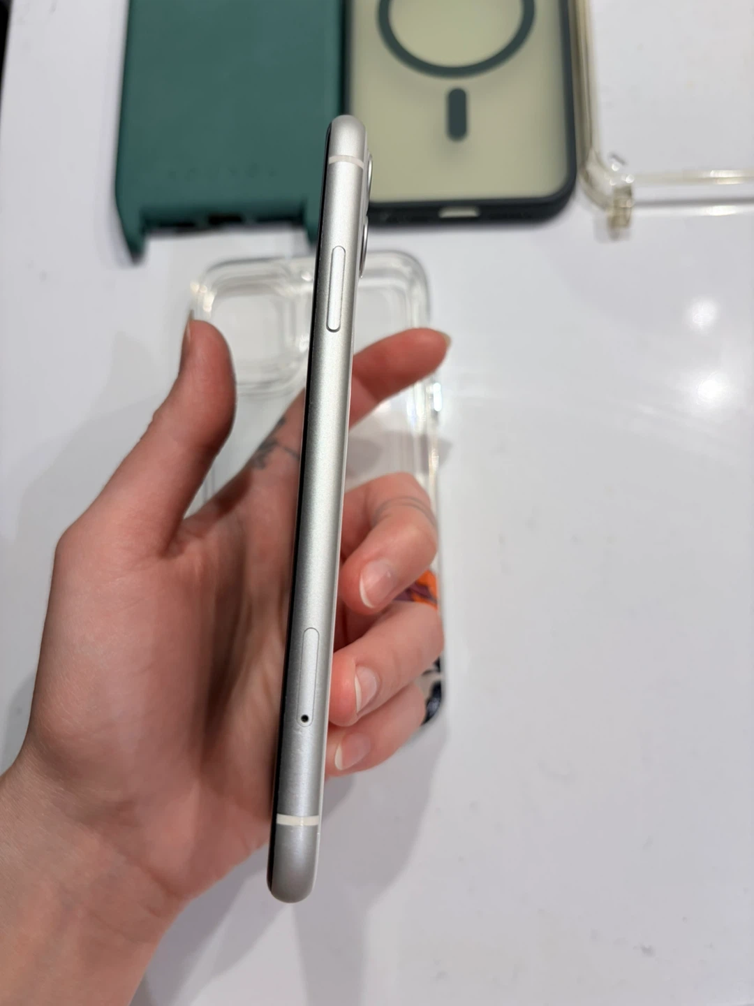Apple iPhone 11 White + 4 Phone Cases - photo 5