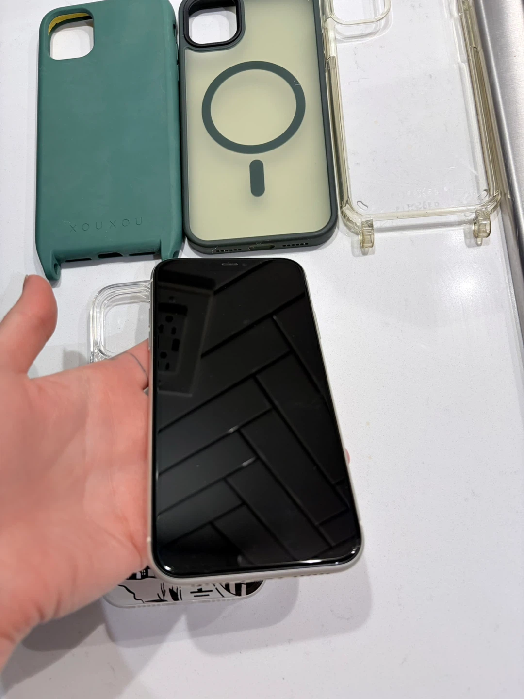 Apple iPhone 11 White + 4 Phone Cases - photo 4