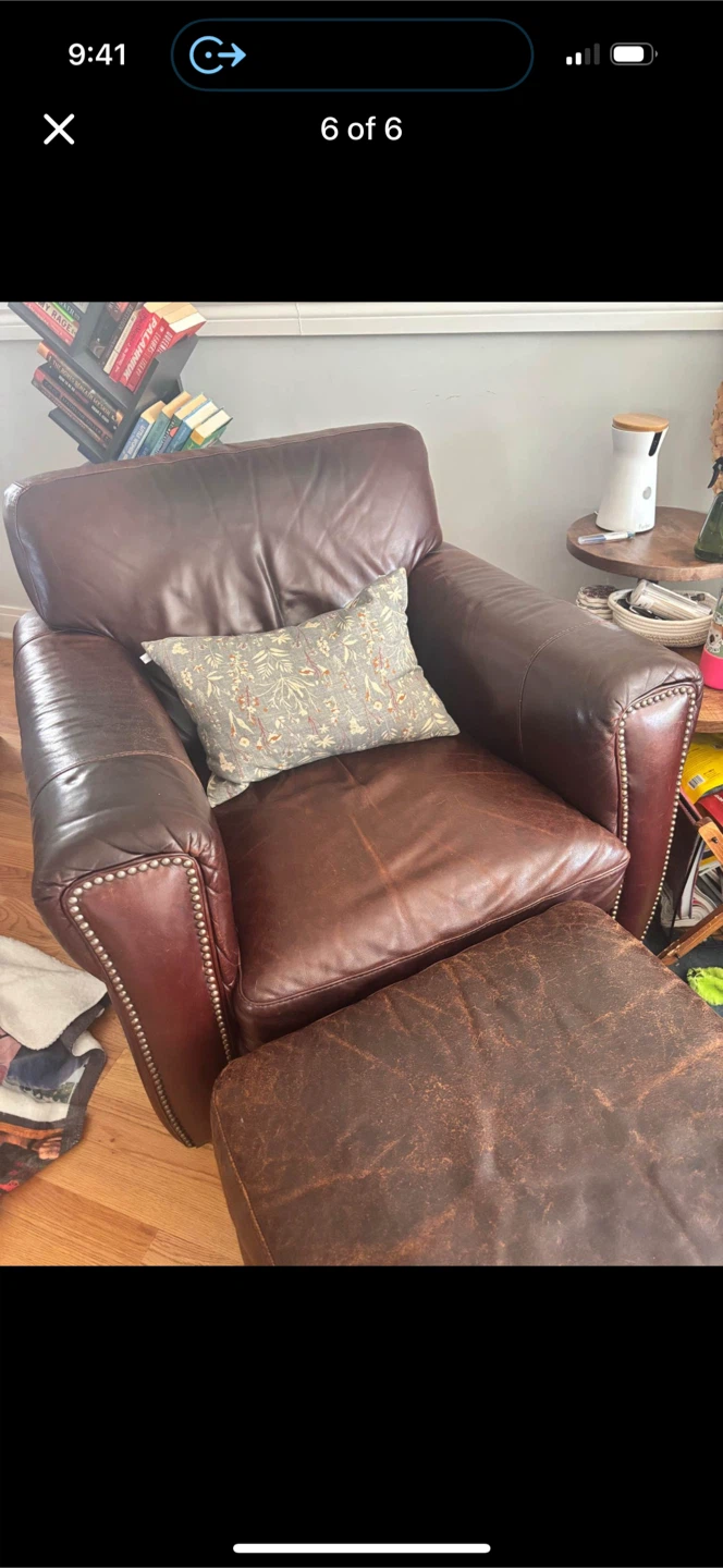 Natuzzi Italian leather couch , chair, ottoman. garage pickup - photo 4