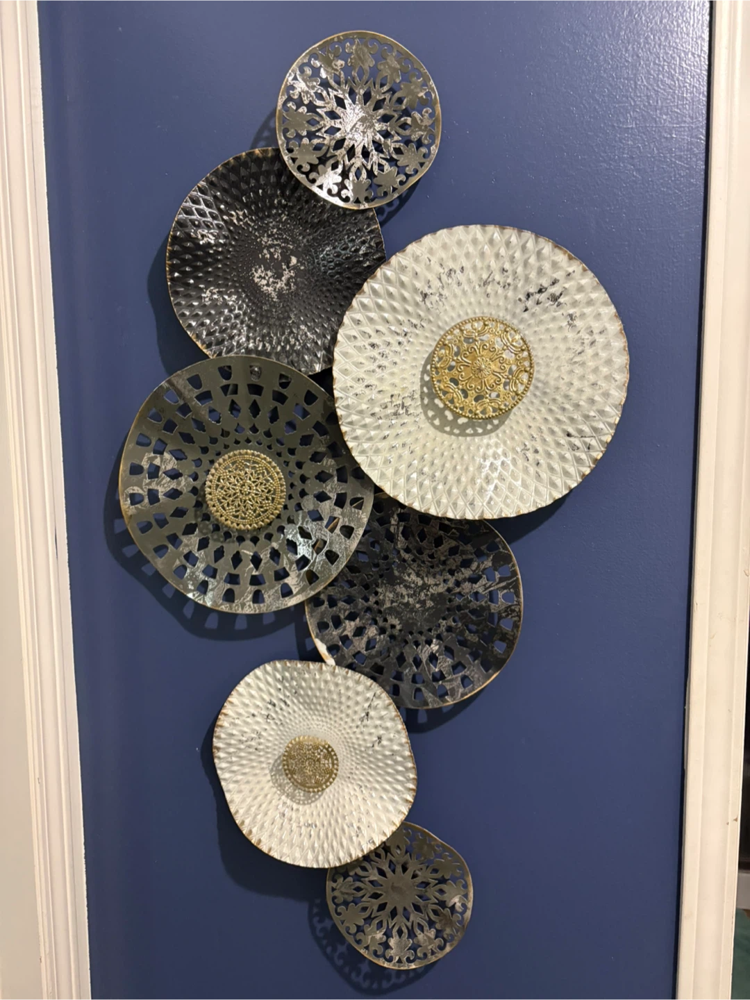 2 Metal Round Wall Decor Pieces - photo 2
