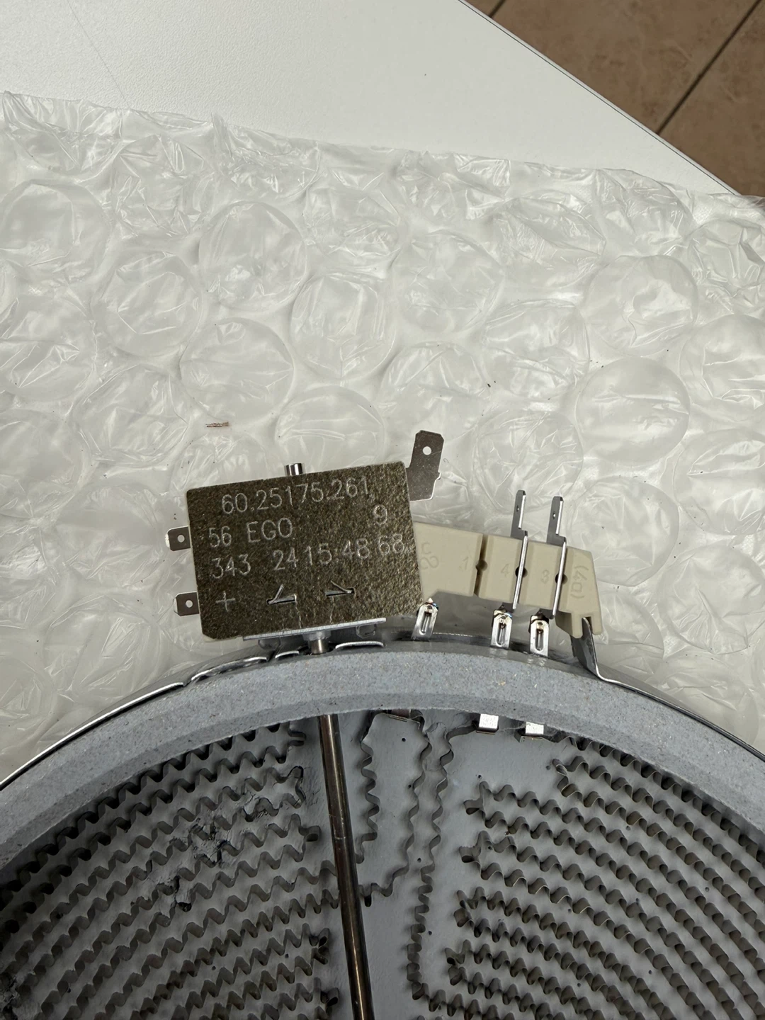 surface element (part number DG47-00067A) - photo 2