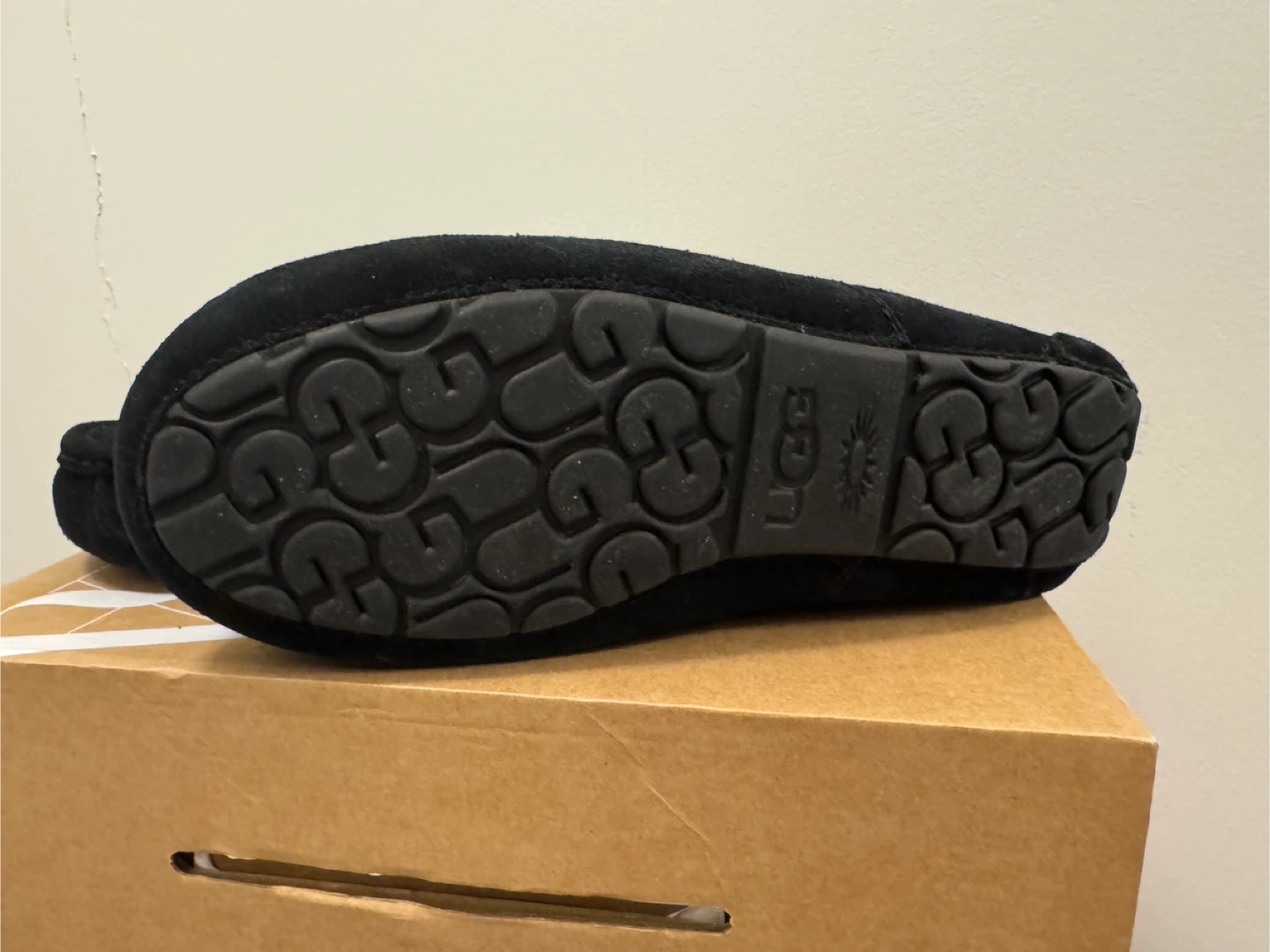 UGG Men's Moccasin Slipper, Size 8 - photo 2
