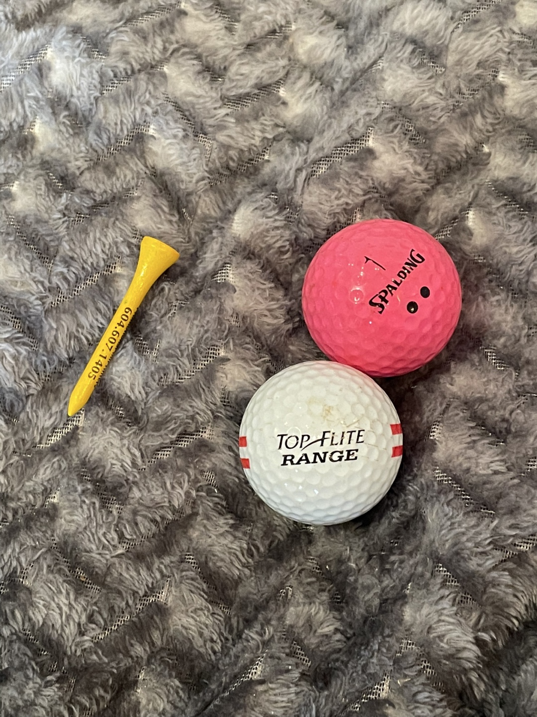 Golf balls & tee