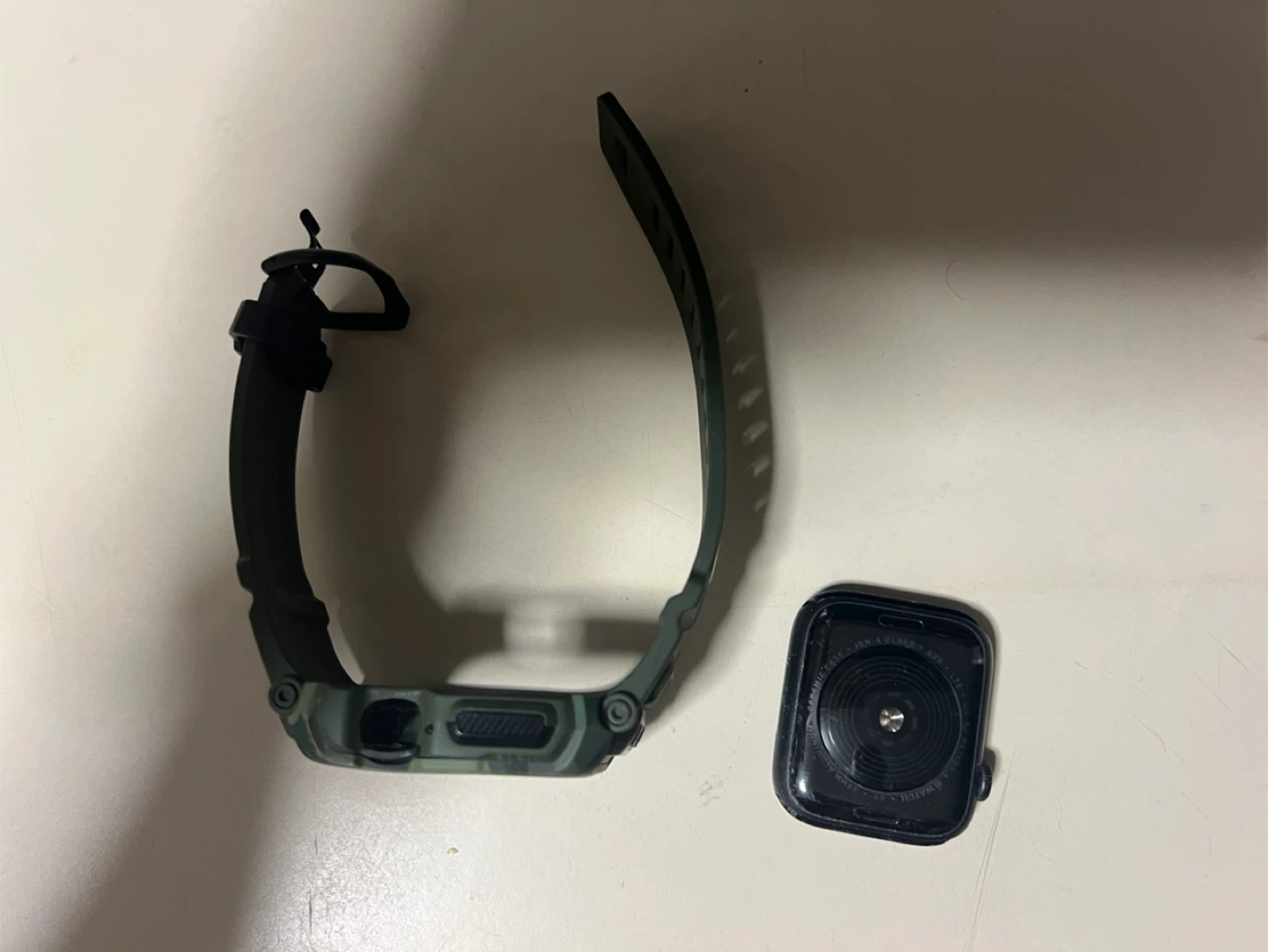 Apple Watch w/ Rugged Camo Case 4 or 5 [Used] - photo 2