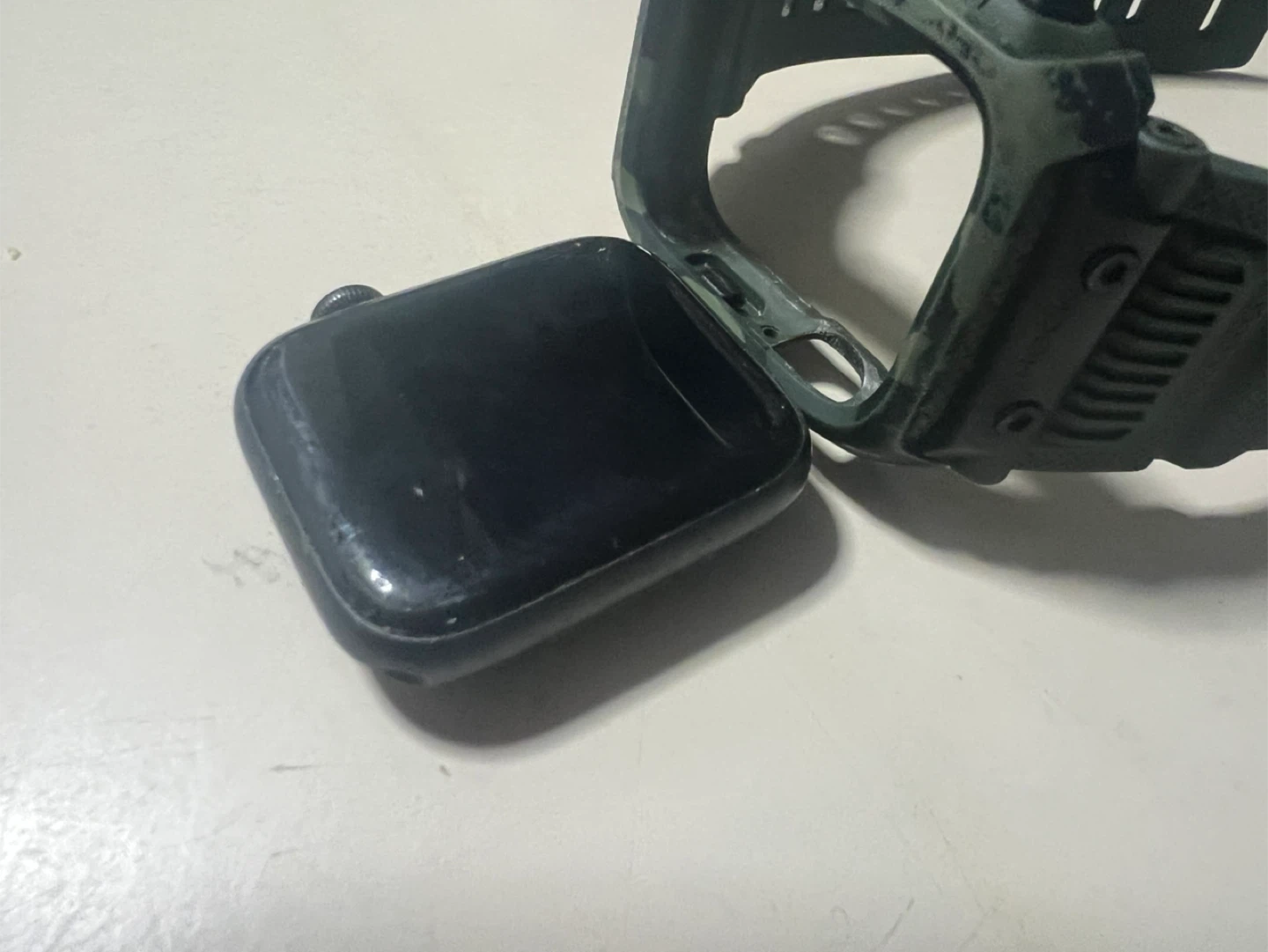 Apple Watch w/ Rugged Camo Case 4 or 5 [Used] - photo 4