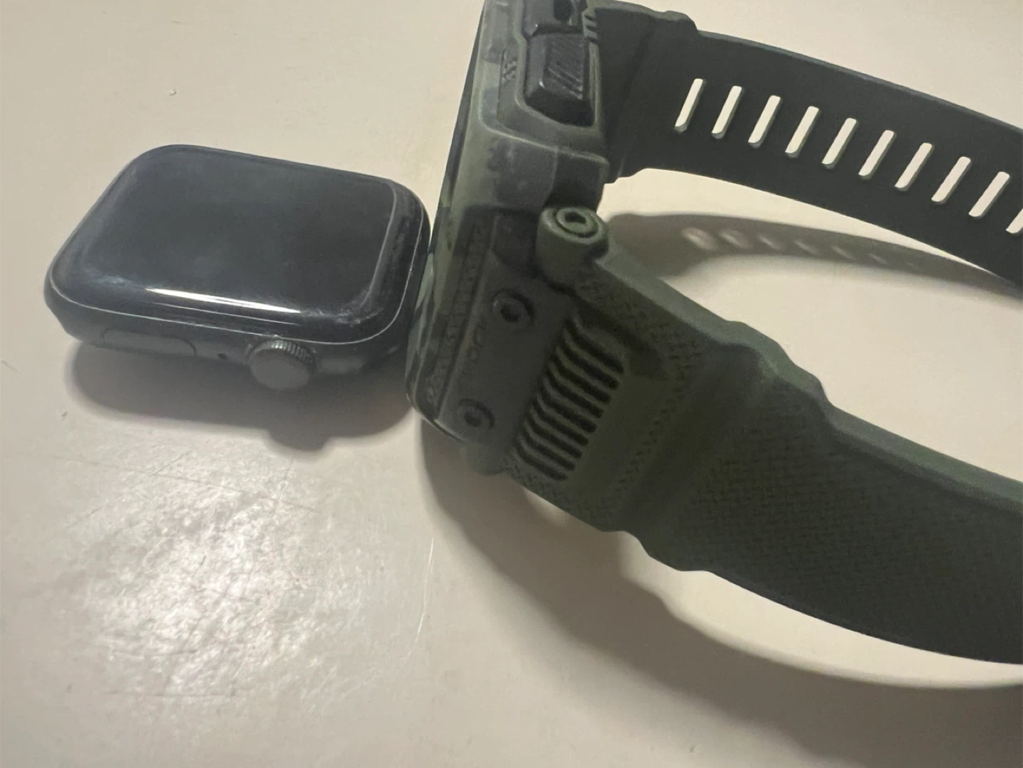 Apple Watch w/ Rugged Camo Case 4 or 5 [Used] - photo 5