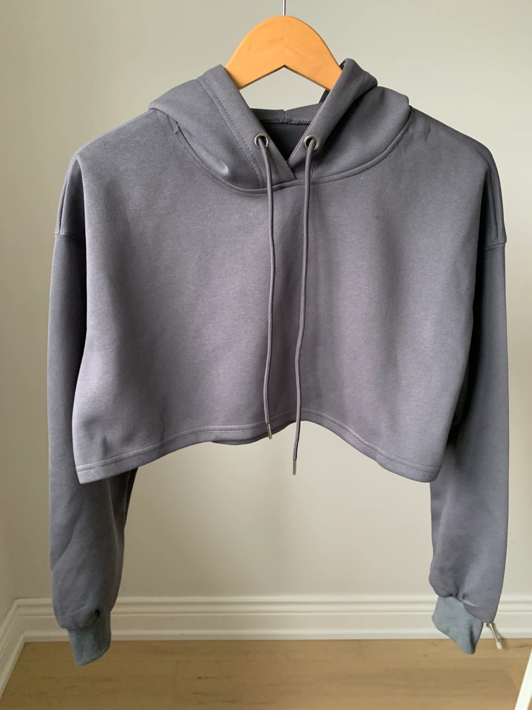Grey Cropped Hoodie Size M | American Style - photo 2
