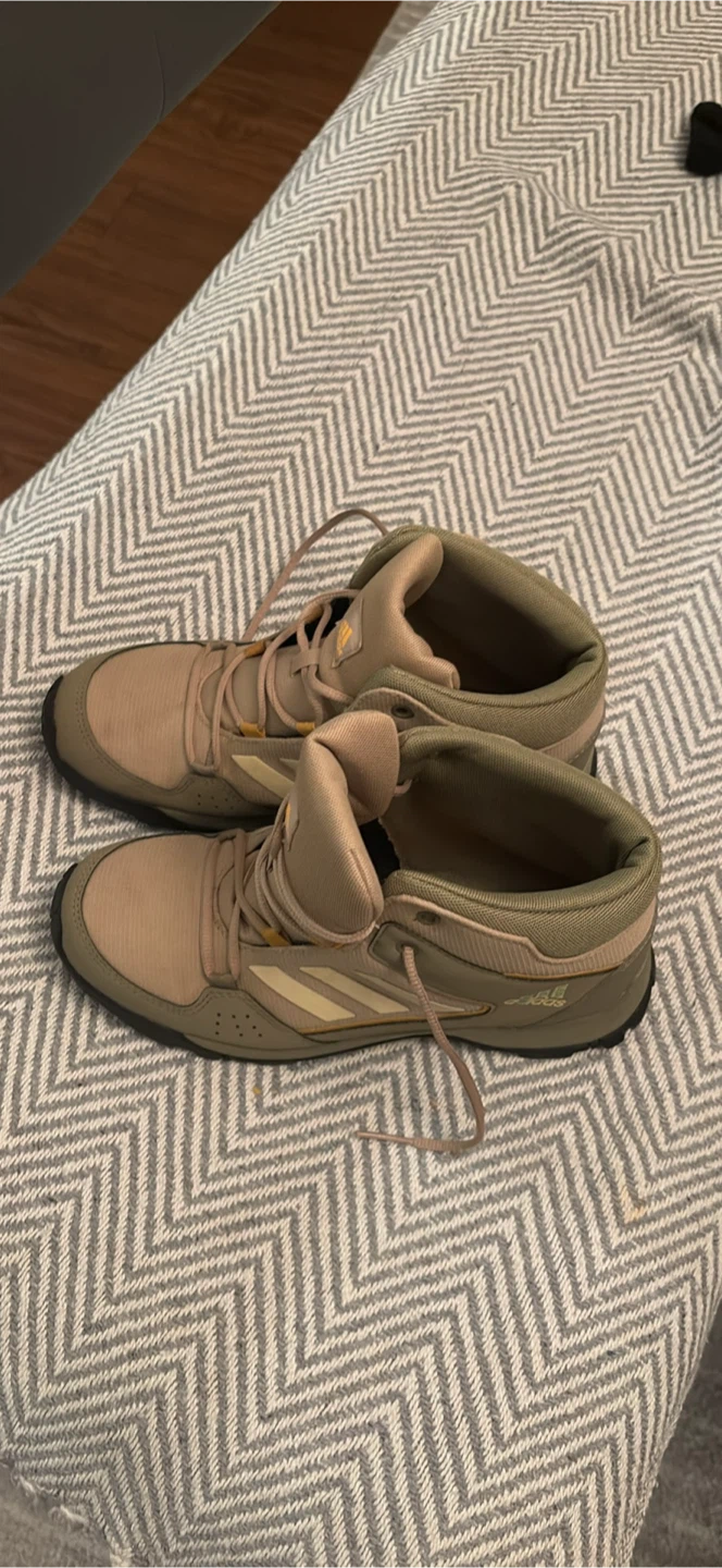 Adidas Hiking Boots size 6 women’s - photo 3
