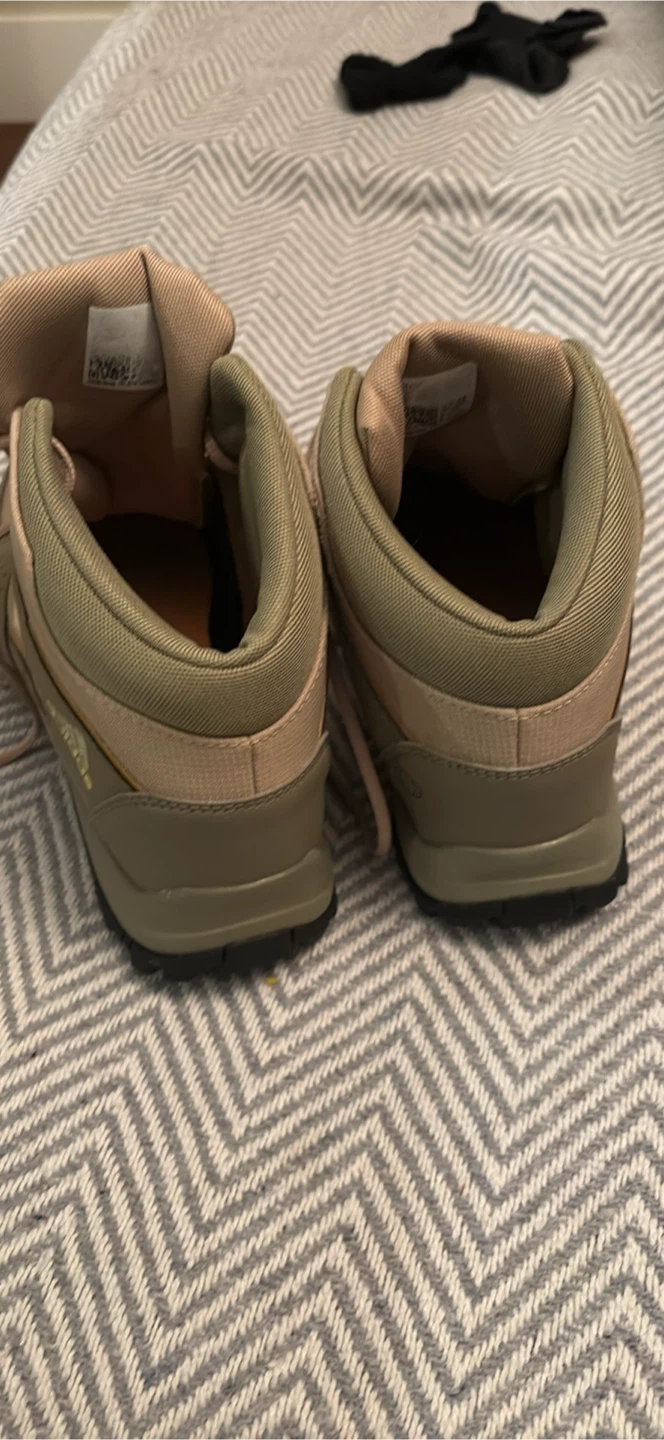Adidas Hiking Boots size 6 women’s - photo 2