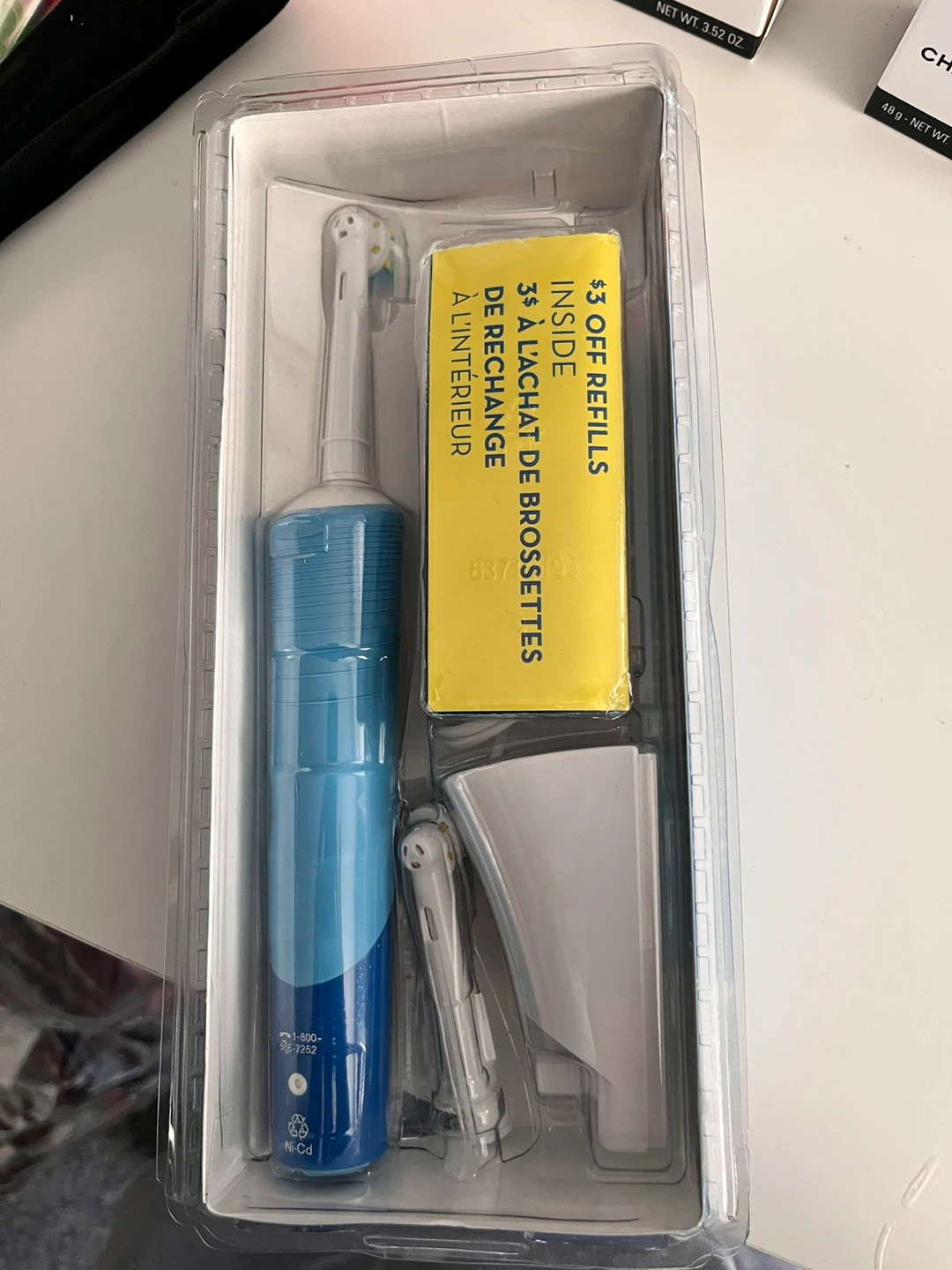 Oral-B Vitality FlossAction Rechargeable Toothbrush - New - photo 3