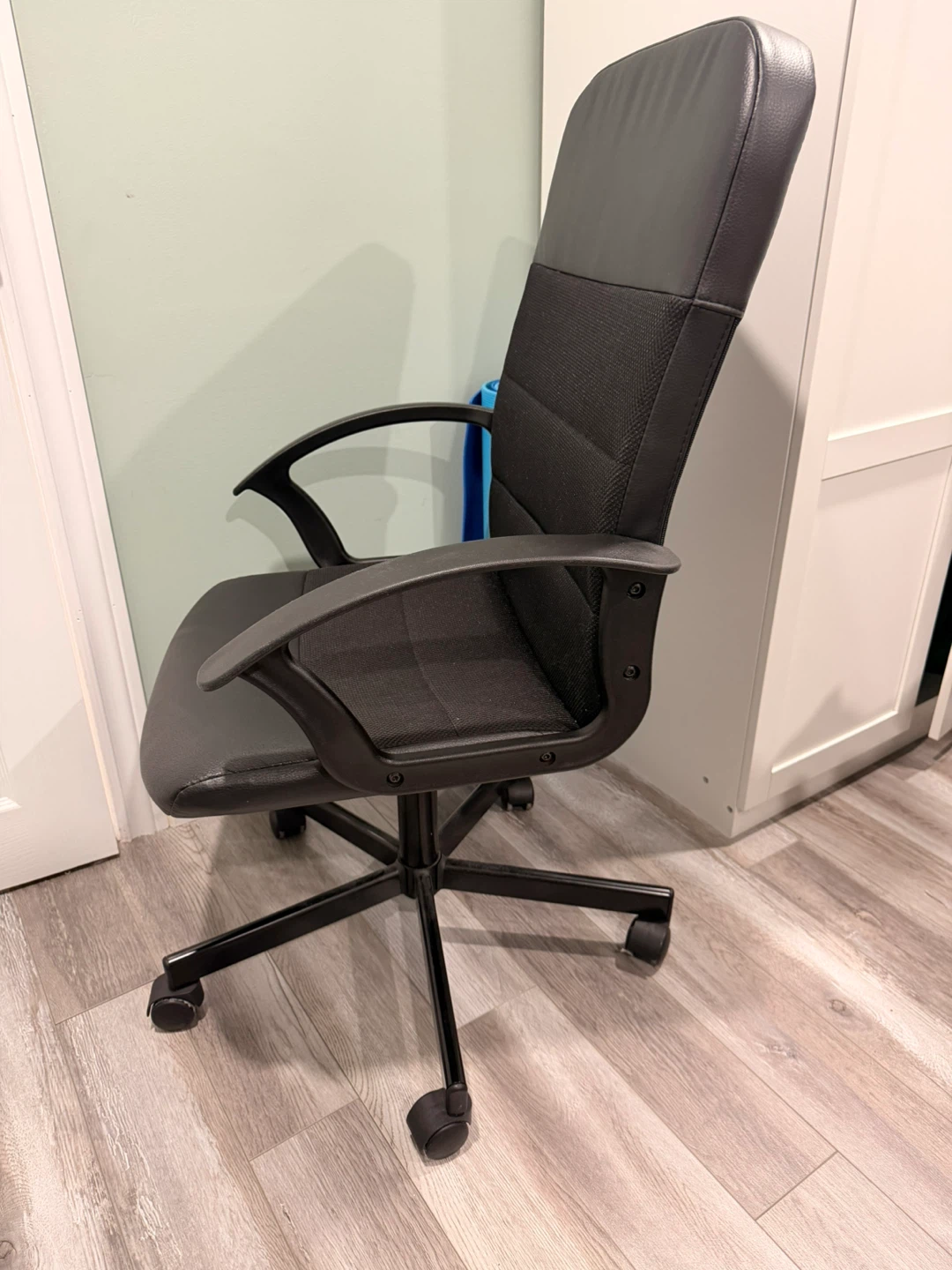 IKEA Highback Swivel Office Chair - photo 3
