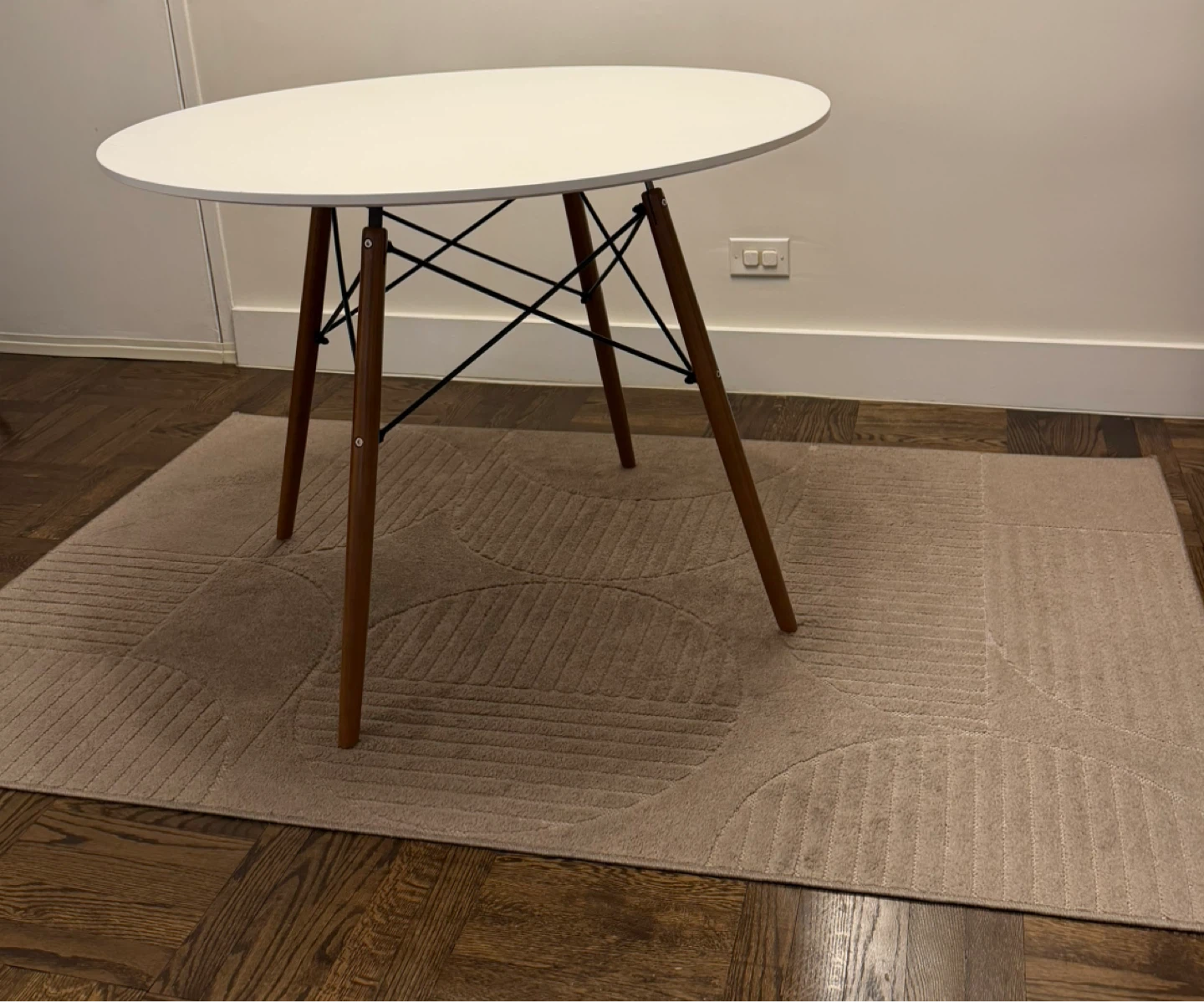 GREAT CONDITION! 4x6 Taupe/Beige Rug with Geometric pattern - photo 5