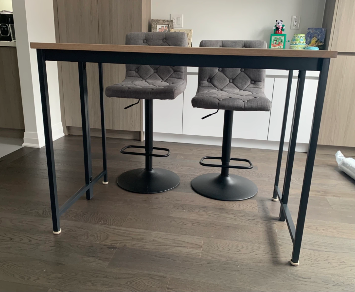 Drop Leaf Dining Table - Like New