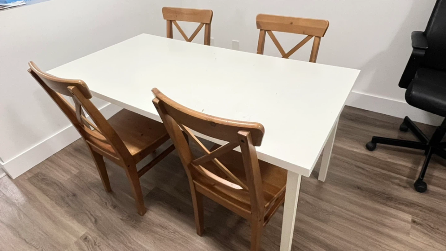 4 person table and Chairs - Light Wood