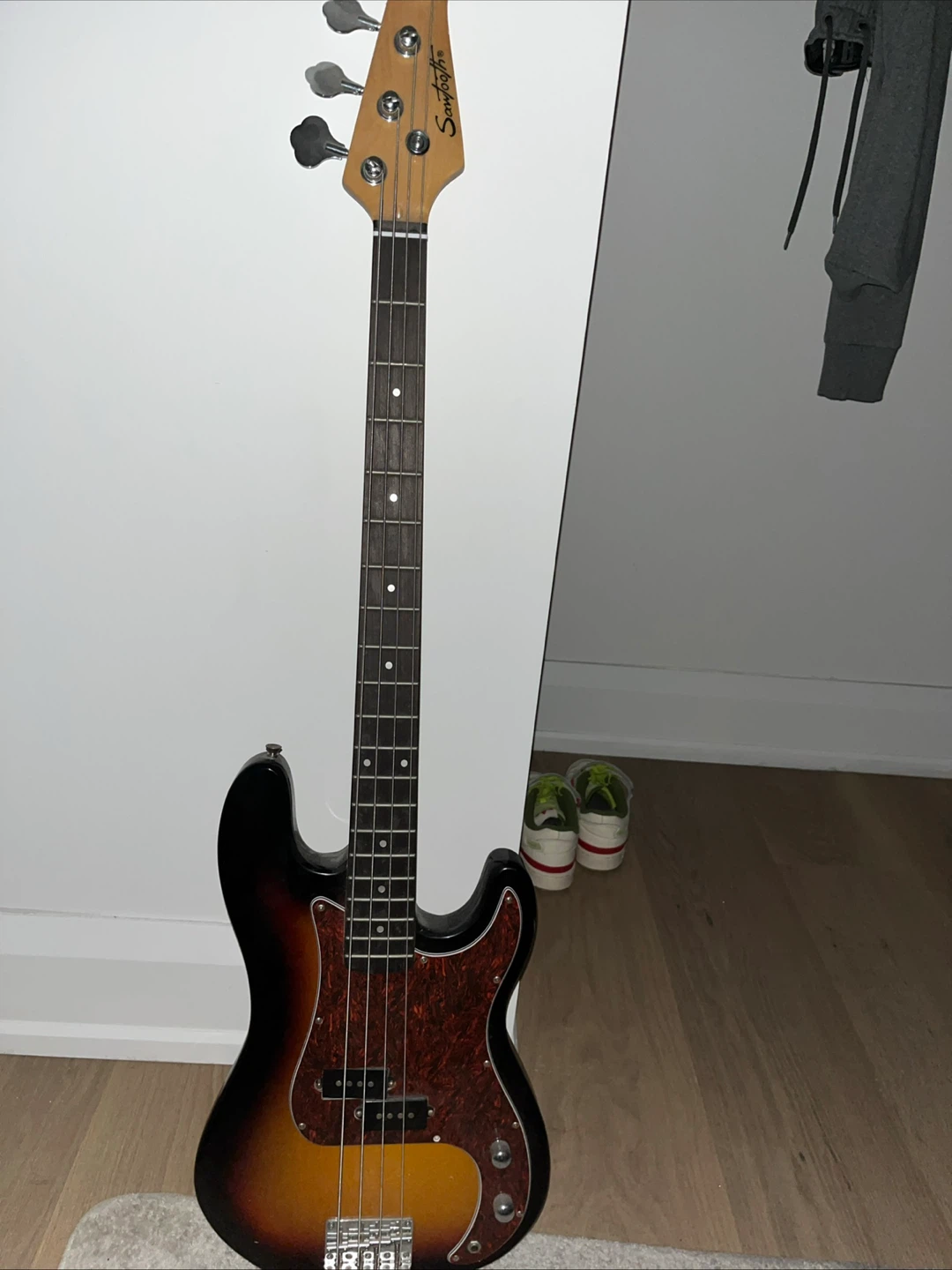 WITH AMP Sawtooth bass great condition can negotiate - photo 4