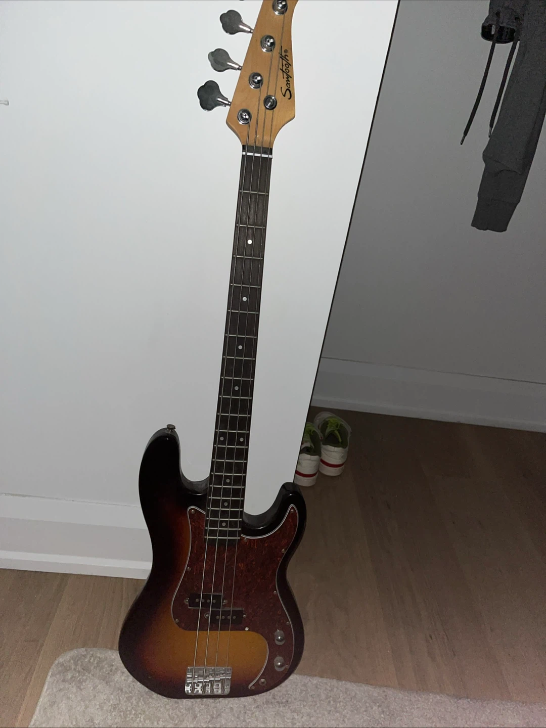 WITH AMP Sawtooth bass great condition can negotiate - photo 3