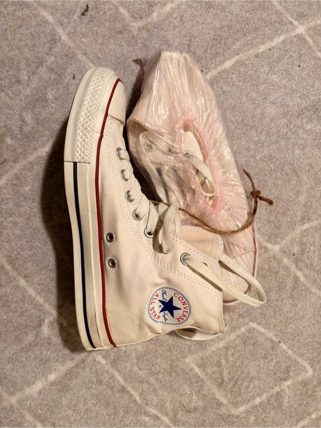 Converse Chuck Taylor All Star High Top - Size 9 - photo 2