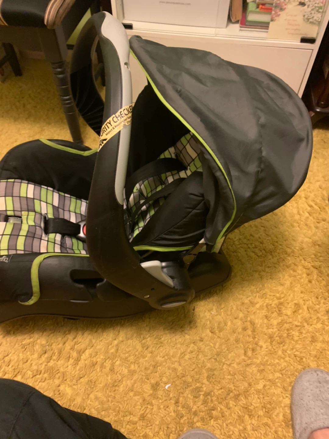 Evenflo Infant Car Seat - 1.8-15.8 kg - photo 3