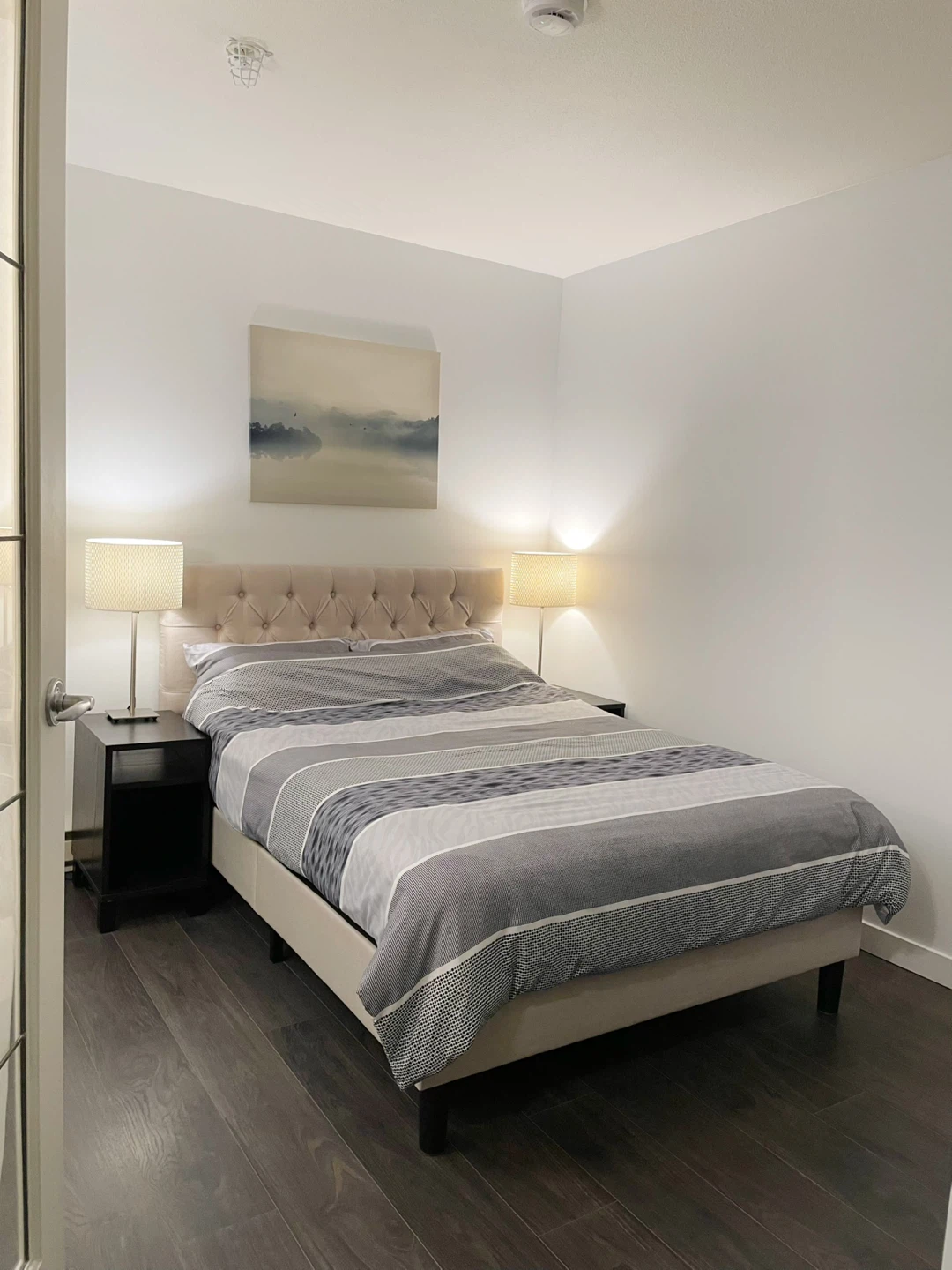 Best Location! Large 1 Bed 1 Bath in Vancouver Fairview Area! - photo 5
