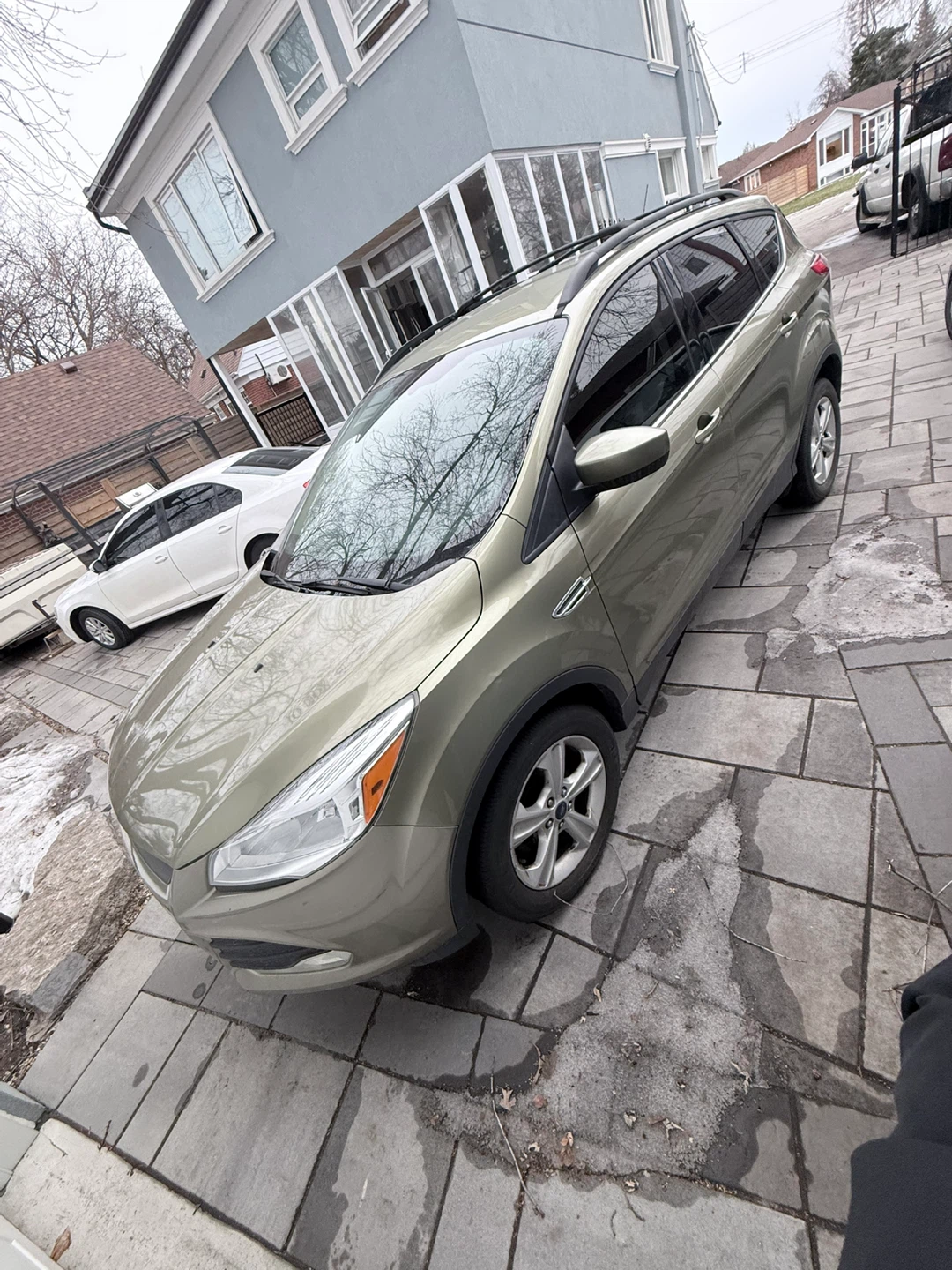Ford Escape SUV - Gold - photo 5