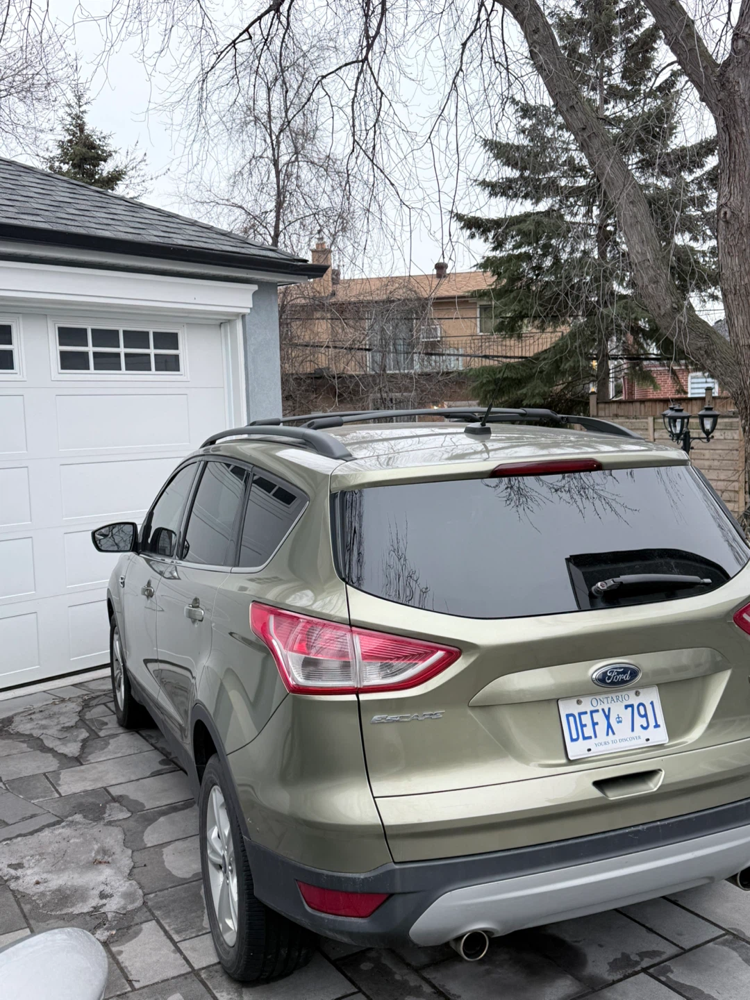 Ford Escape SUV - Gold - photo 3